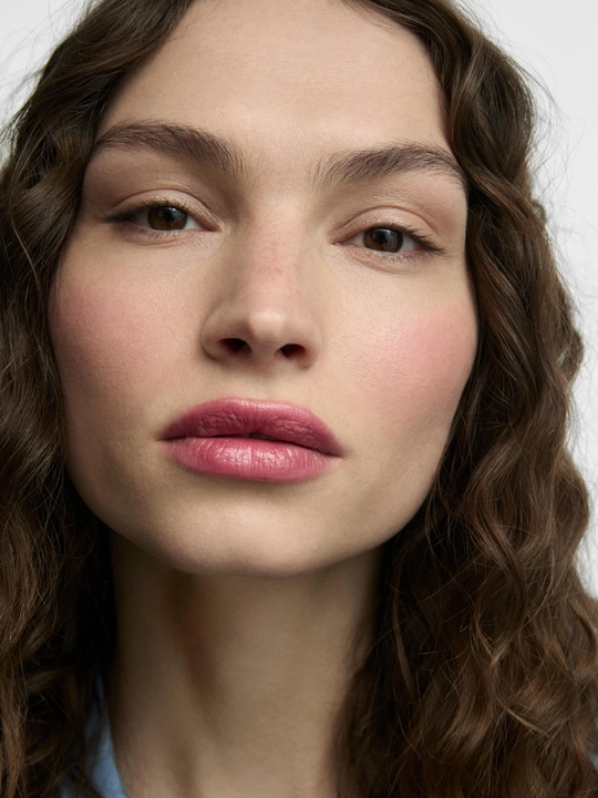 INGLOT LIP VOLUME TINTED LIP BALM lablar uchun rang beruvchi balzam