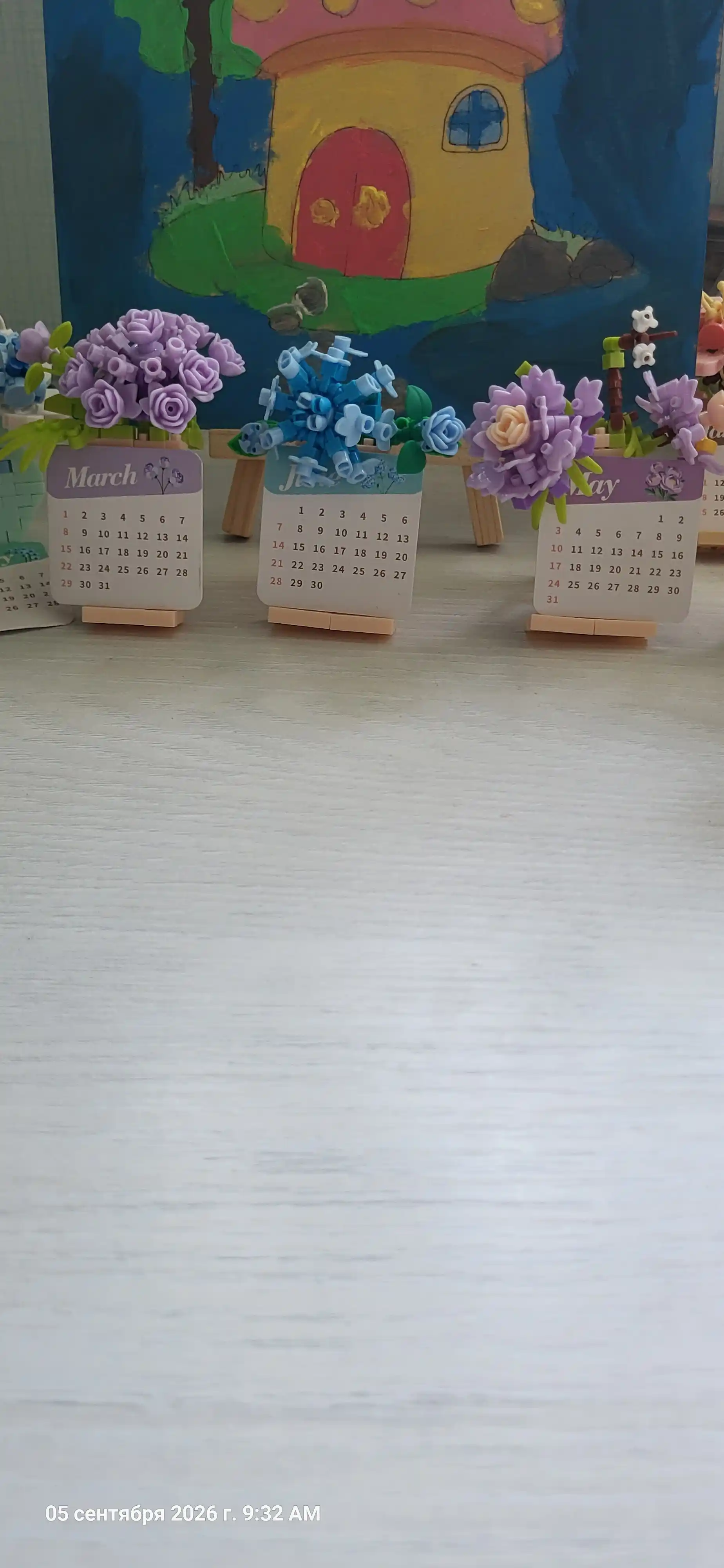 Kalendar-konstruktor gulli dizaynda, 2026