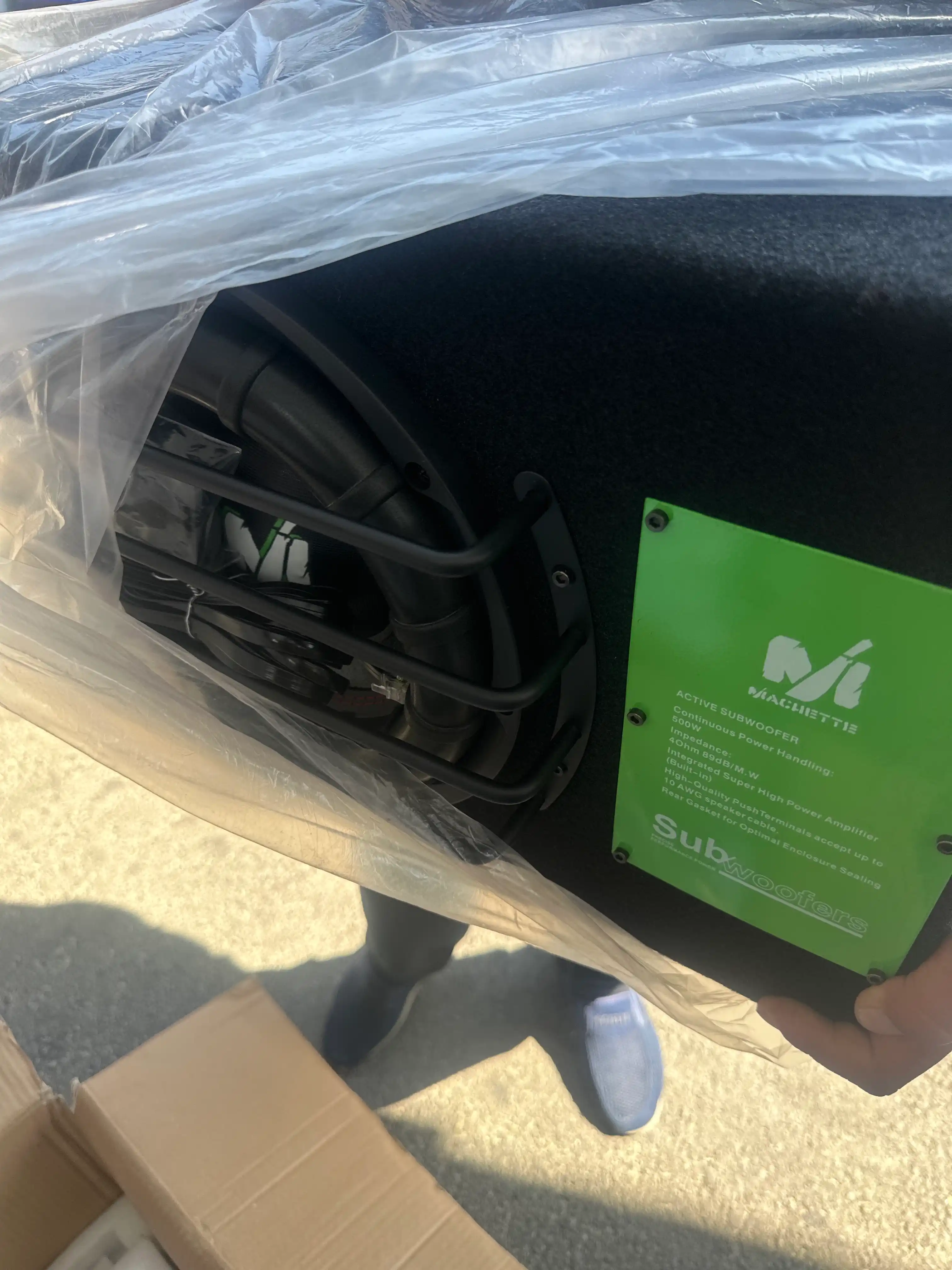 Machete ML-12A, Machete ML-10A  aktiv sabvuferlar 12", 500W RMS, kuchli bas