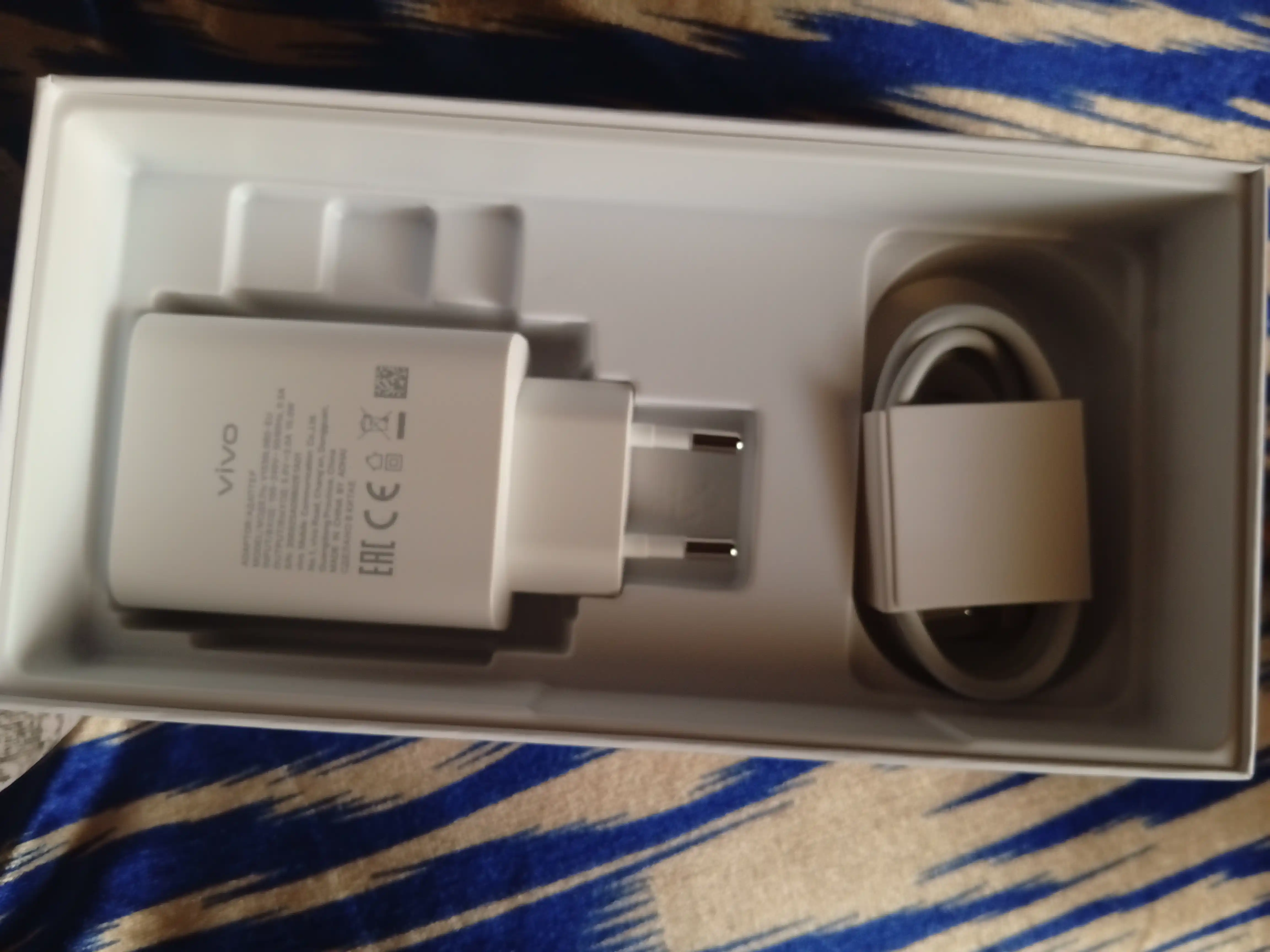 Mobil telefon Vivo Y04s 6/256 GB, 90 Hz displey, 6000 mAh batareya
