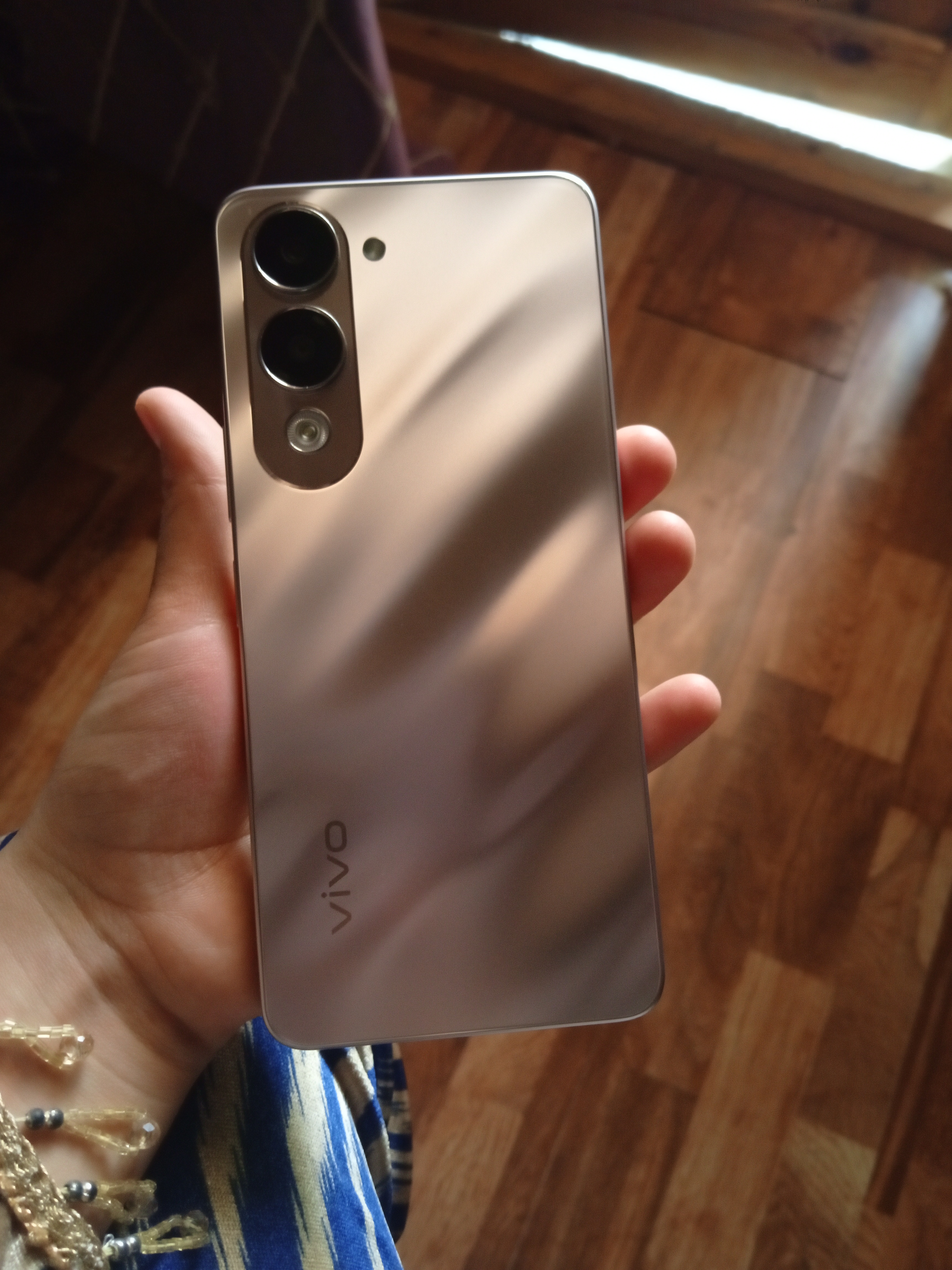 Mobil telefon Vivo Y04s 6/256 GB, 90 Hz displey, 6000 mAh batareya