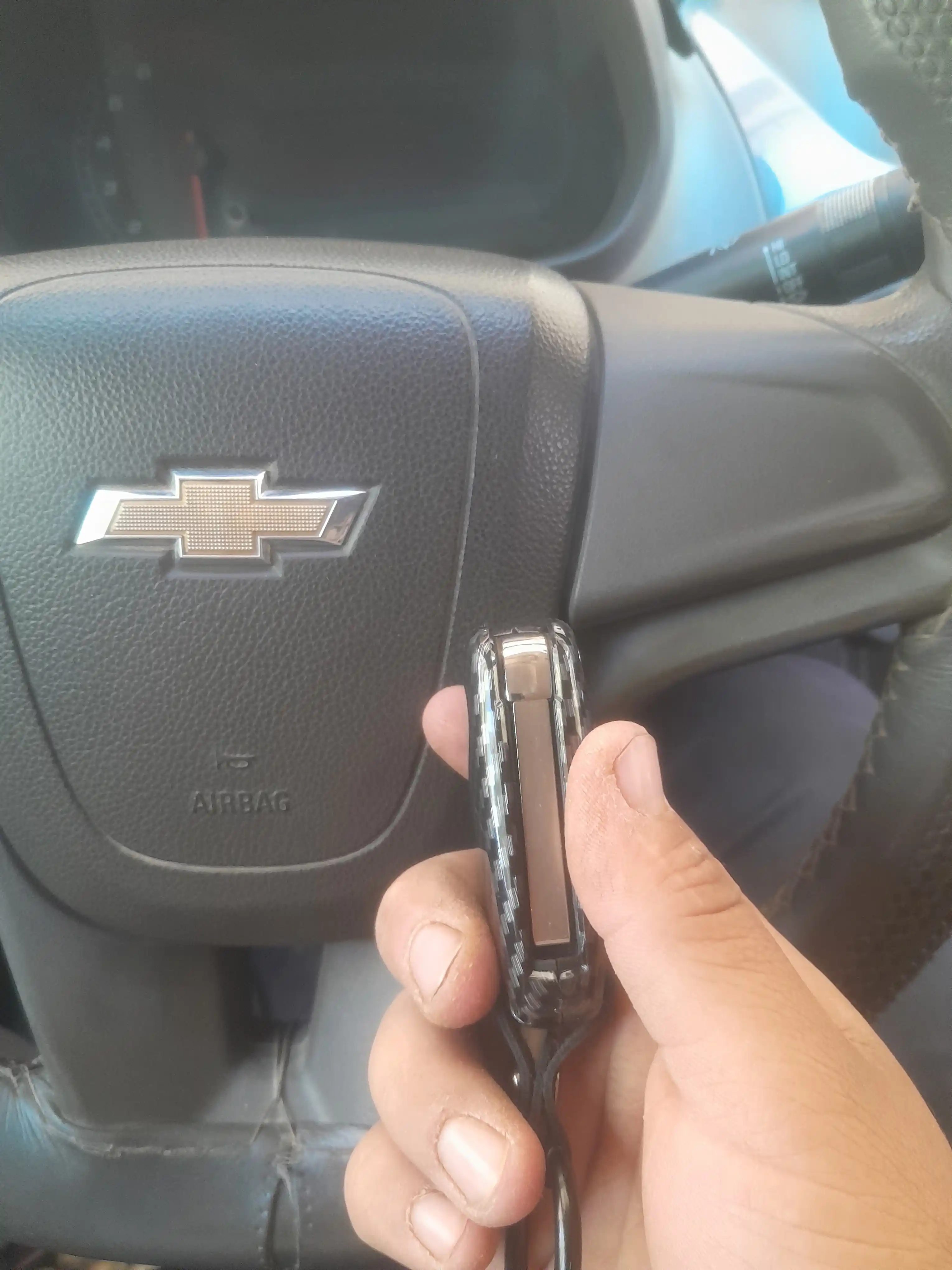 Карбоновый корпус для пульта автомобилей Malibu 2,Tracker 2,Onix, Cobalt, Monza, KIA, BYD