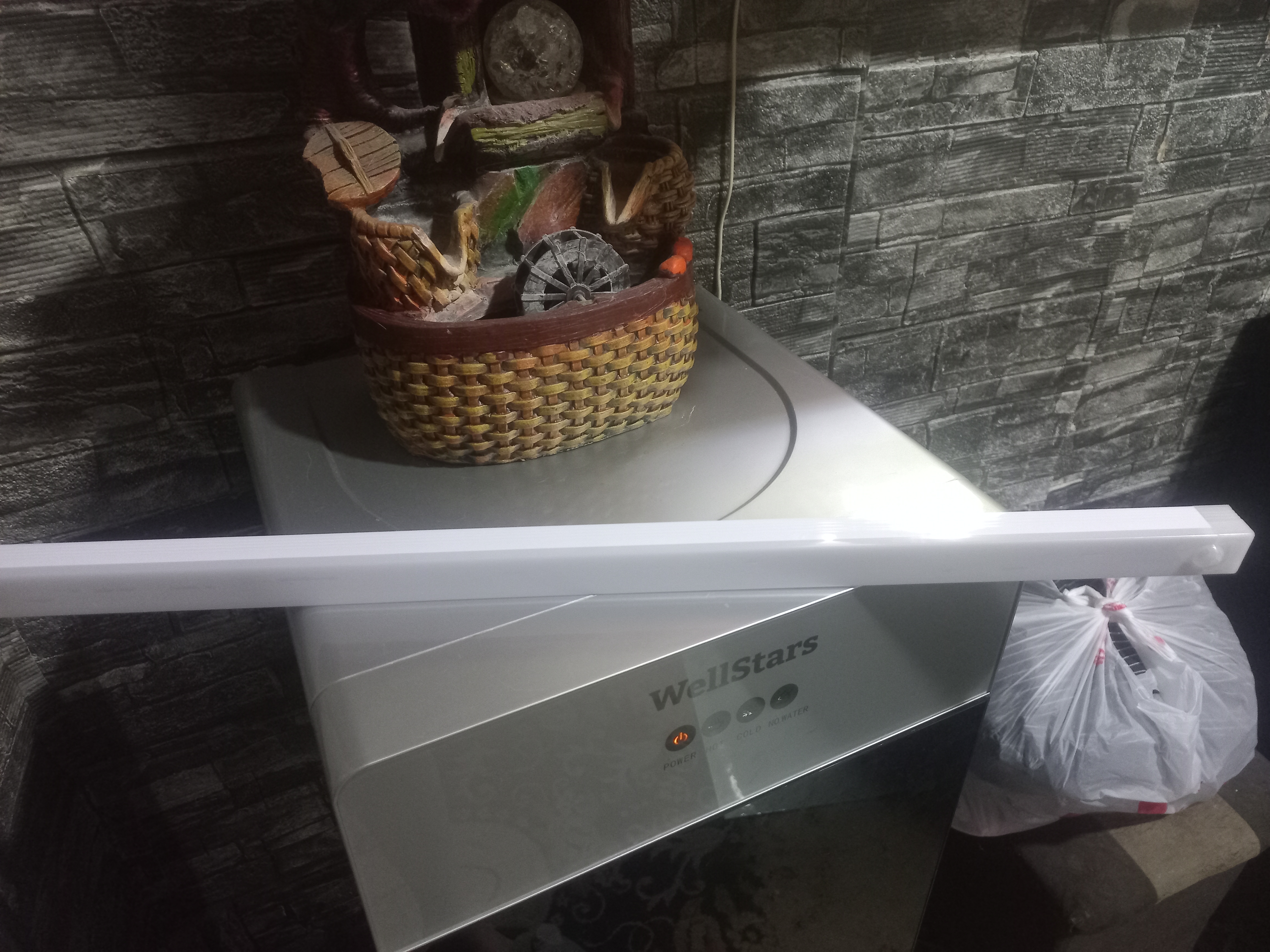 Harakat sensori bilan jixozlangan simsiz LED chiroq