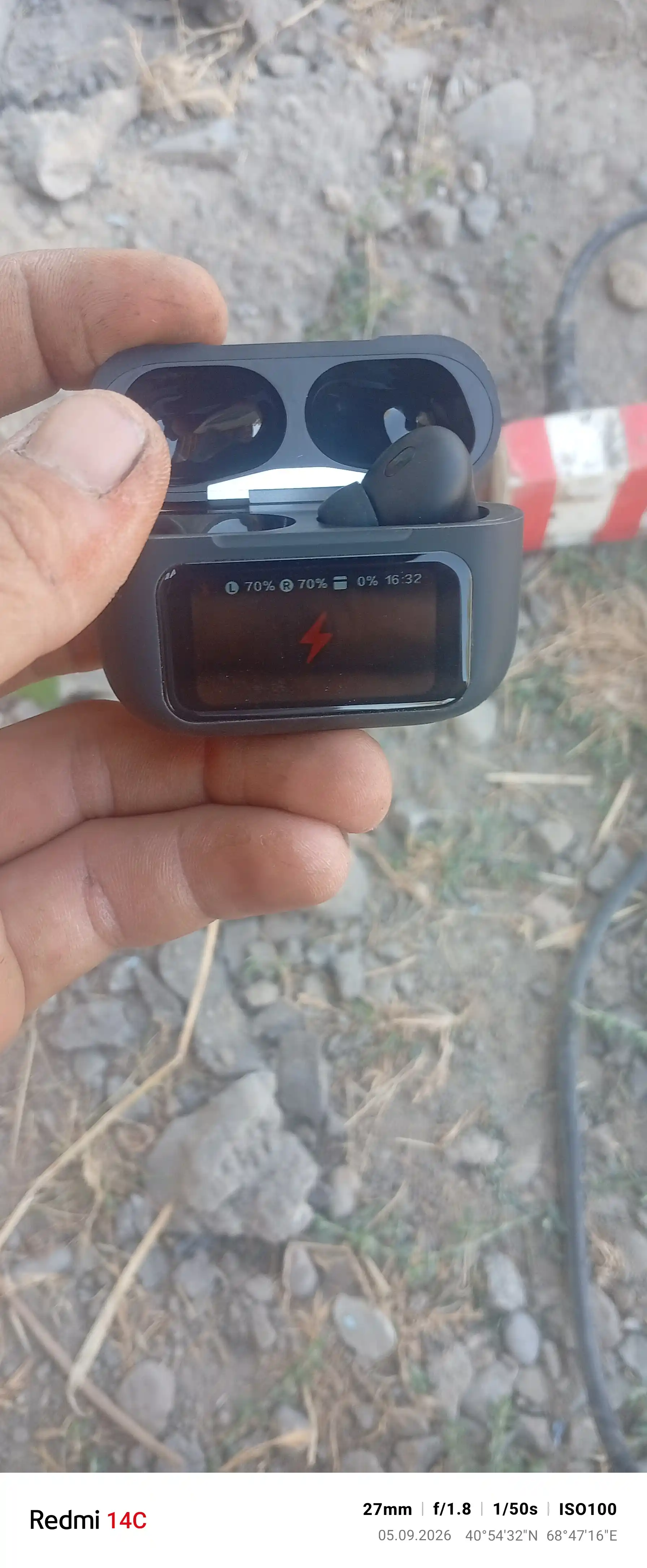 Ekranli simsiz quloqchin, LCD displey, ANC shovqin bostirish, oq/qora rang