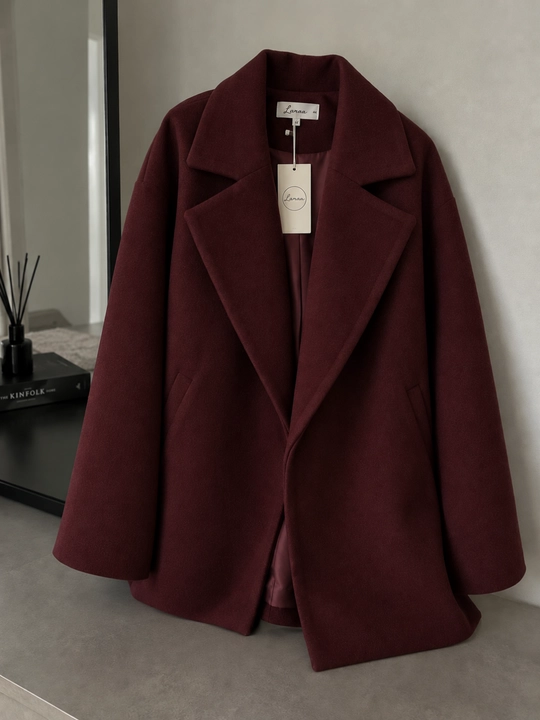 Ayollar pidjagi, katta o‘lchamli, shlyapa-tabletka bilan, ikki yoqlama jaket