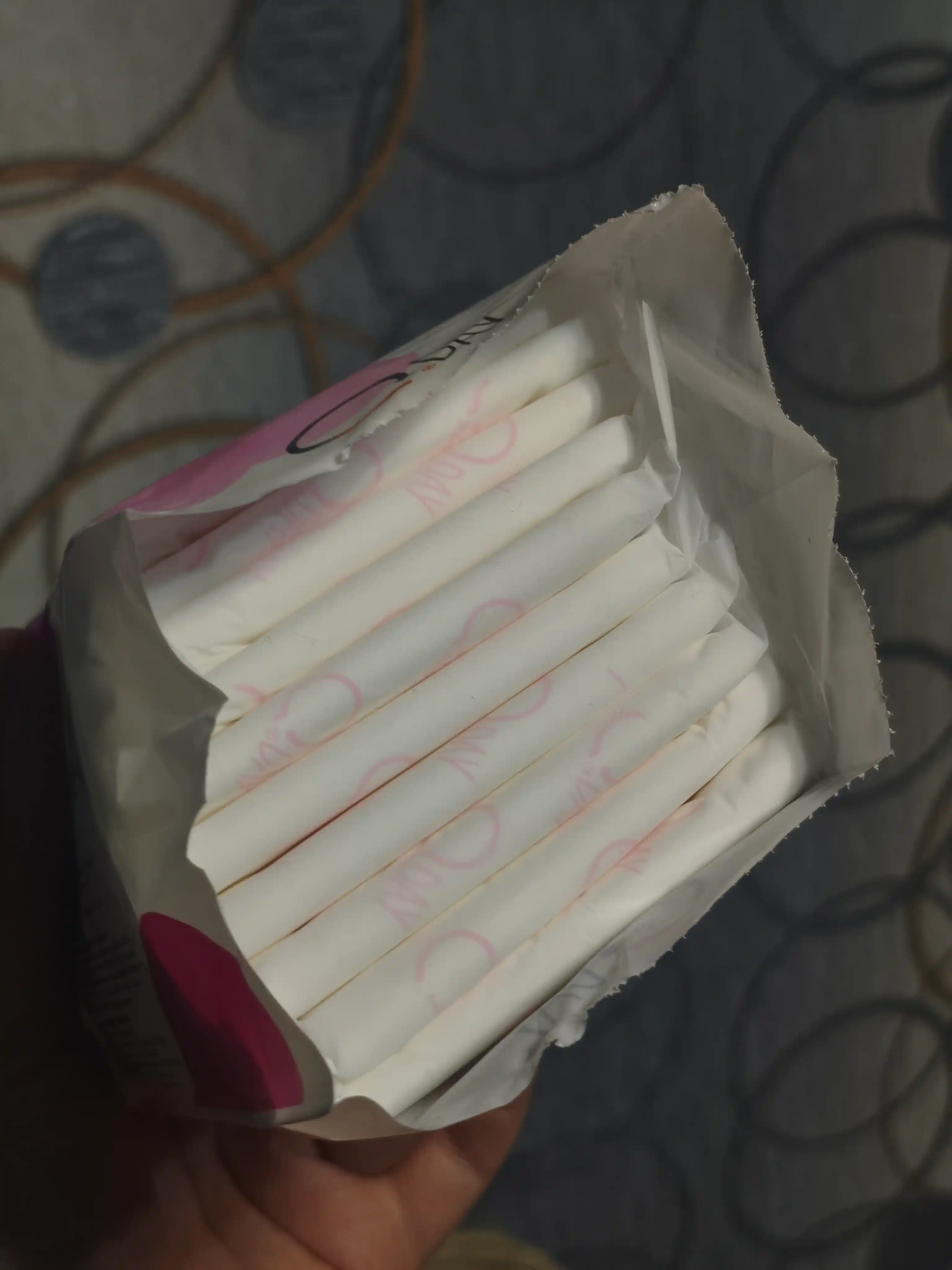 Ayollar uchun QDAY Ultra Normal gigiyenik prokladkalar, 4 tomchi, 10 dona