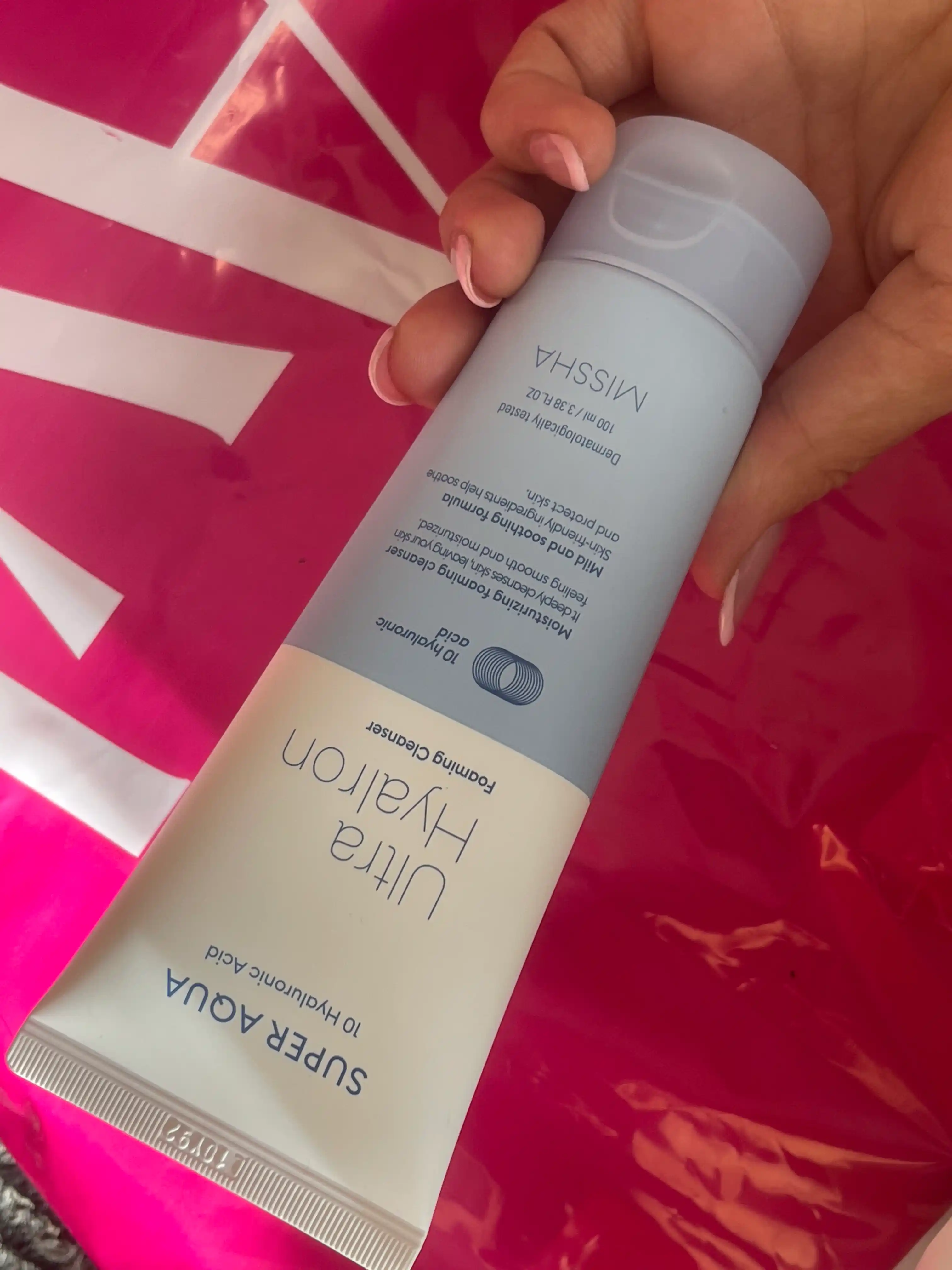 Gialuron kislotasi bilan namlantiruvchi ko‘pik Missha Super Aqua Ultra Hyalron Cleansing Foam