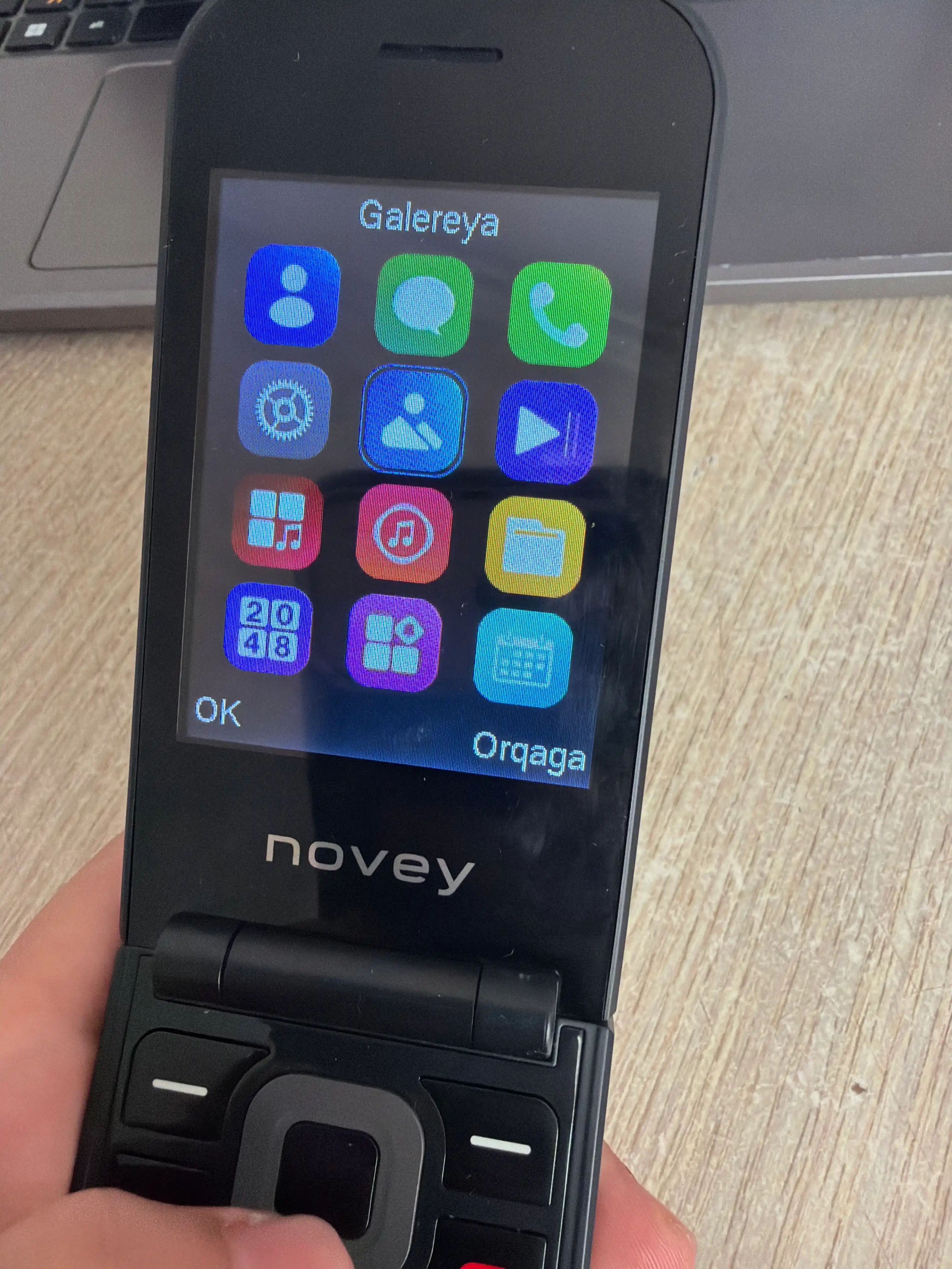 Novey Z720 knopkali legushka telefon, kamera