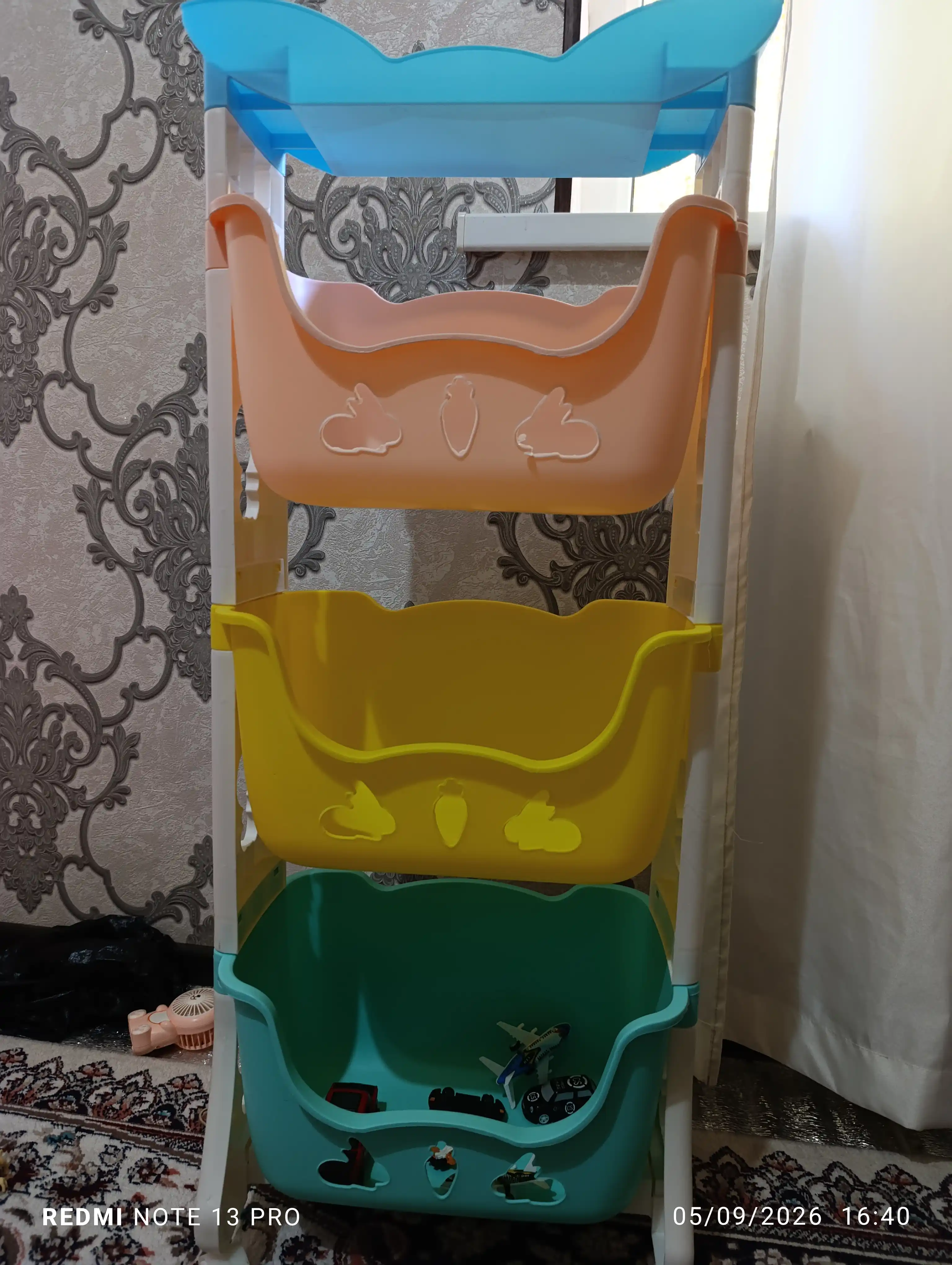 Plastik pol tokcha, g'ildiraklarda oshxona, hammom uchun