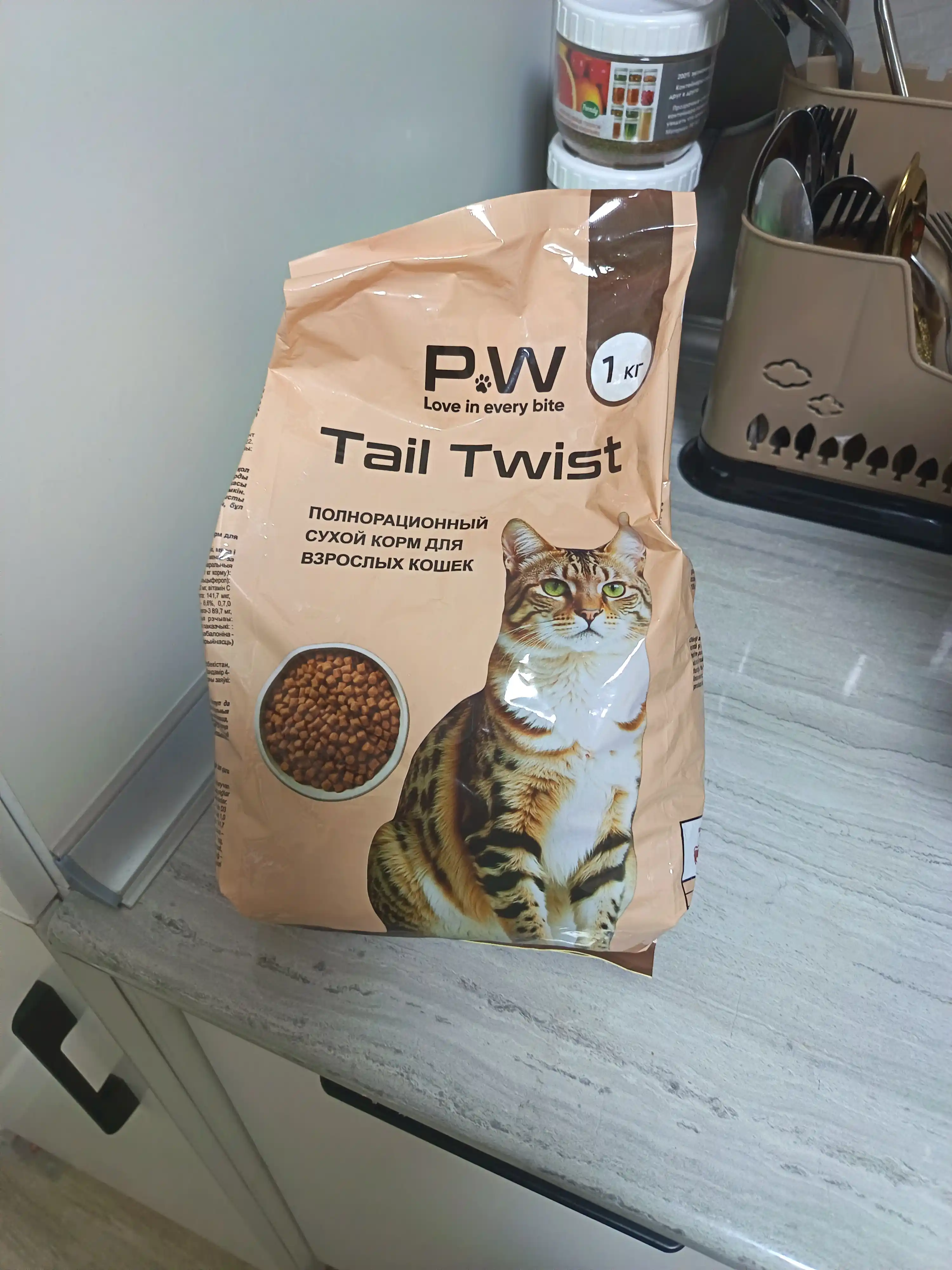 Paw Picks Tail Twist mushuklar uchun quruq yem go‘sht, guruch va sabzavot bilan 1 kg