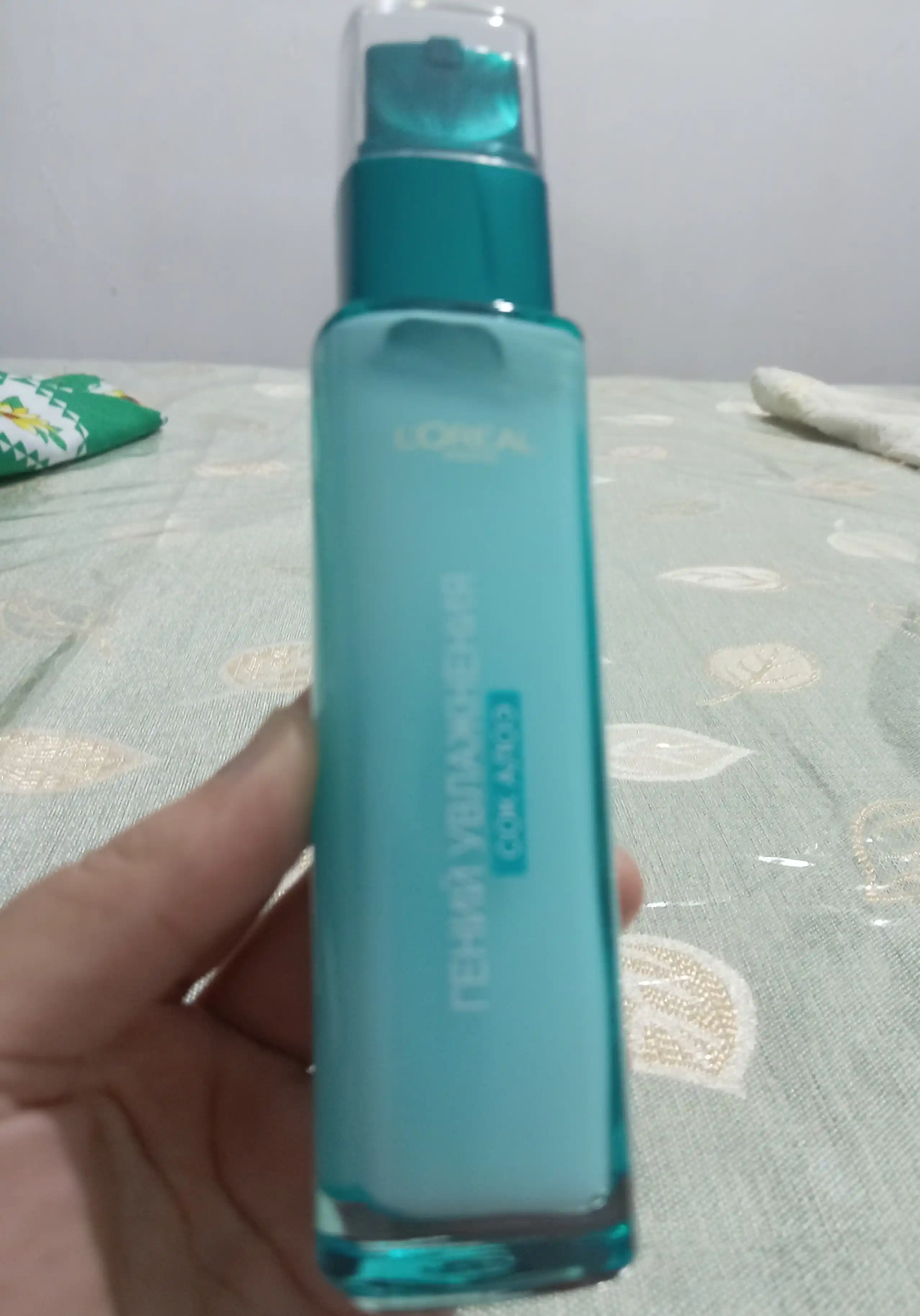 Quruq va sezgir teri uchun akva fluid L'Oreal Paris Namlantirish Dahosi, normal va quruq teri uchun, 70 ml