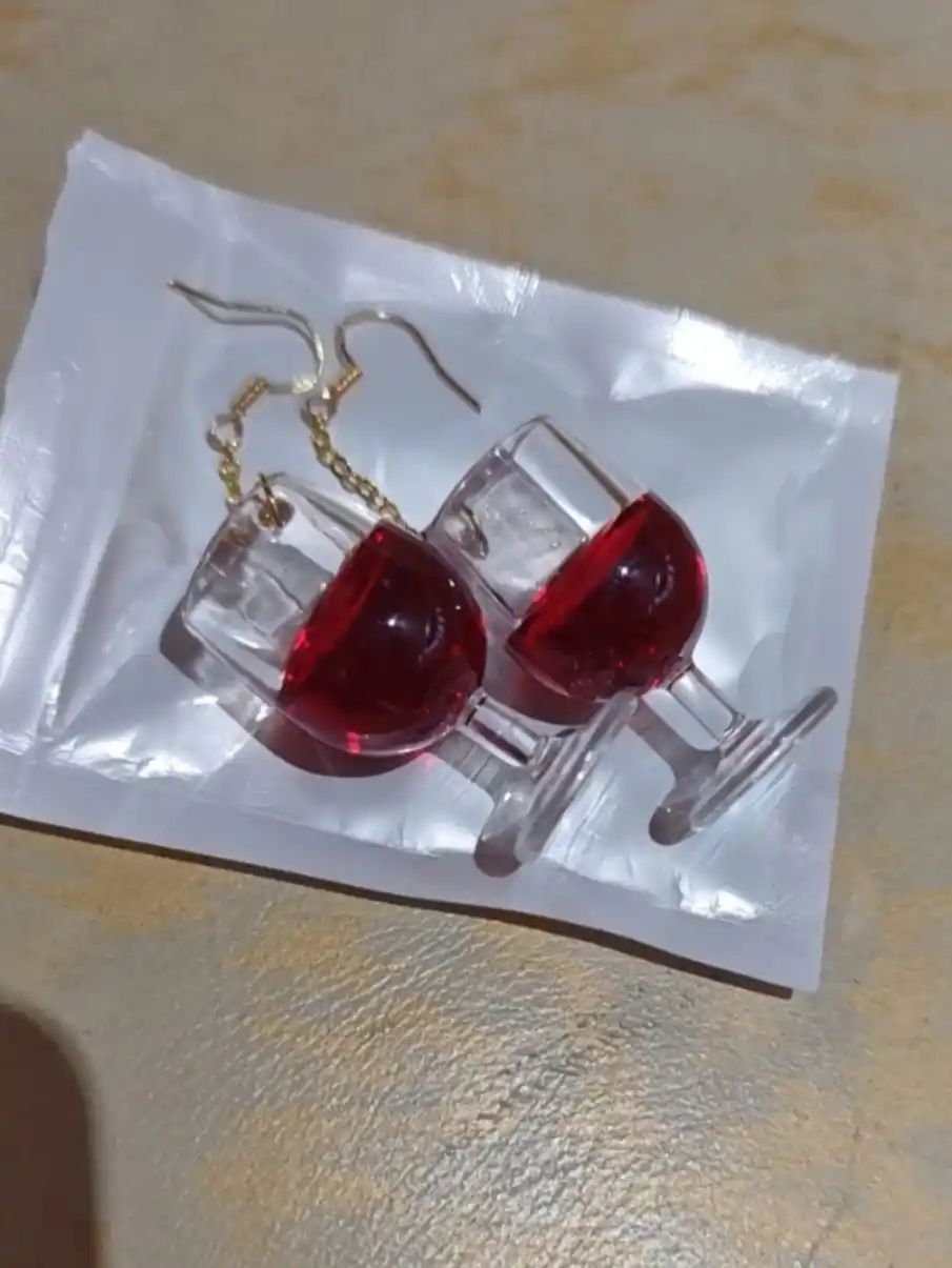 Серьги для женщин в современном стиле