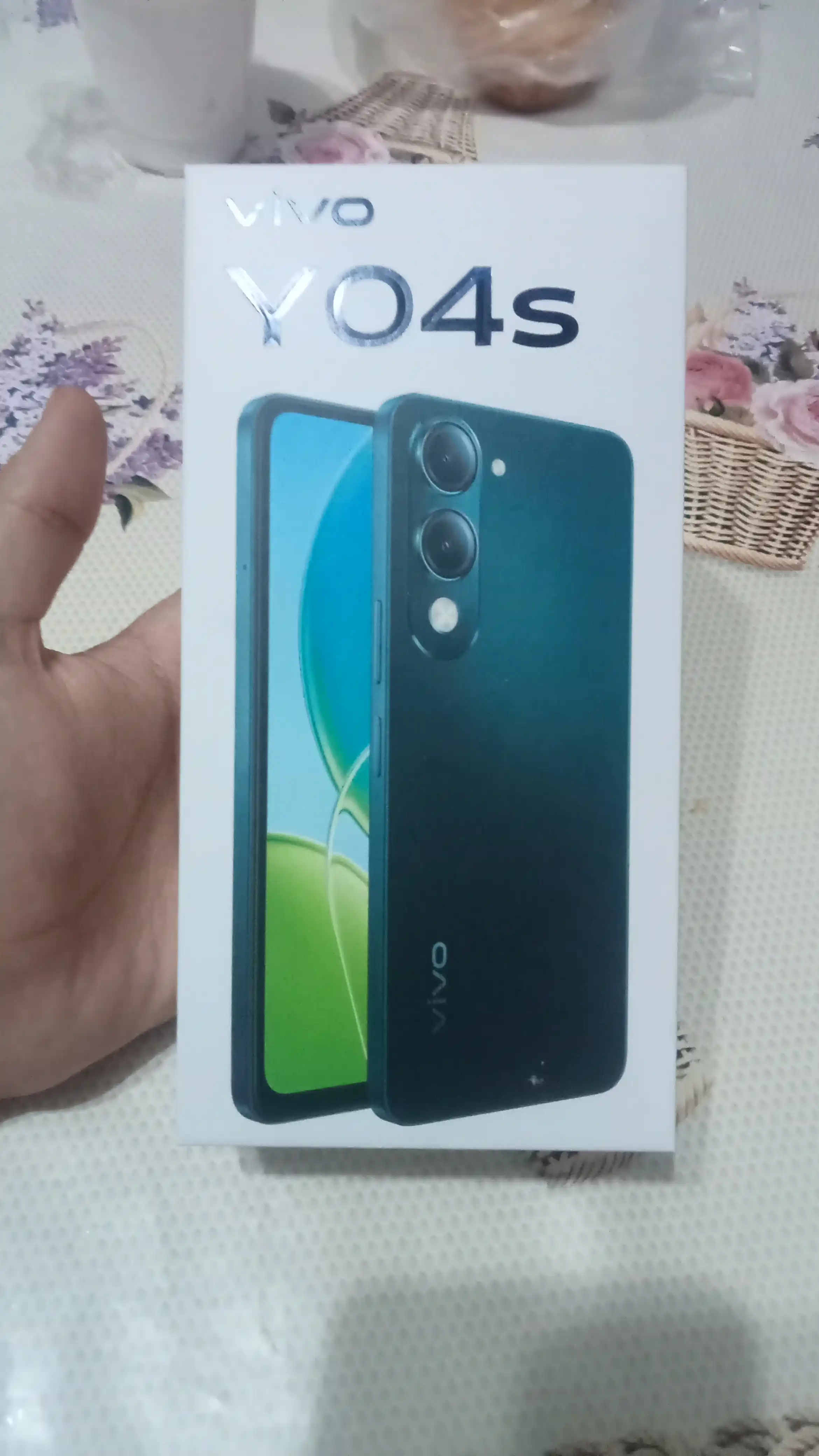 Mobil telefon Vivo Y04s 6/256 GB, 90 Hz displey, 6000 mAh batareya