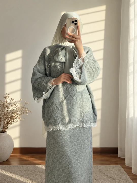 Ayollar uchun issiq trikotaj kostyum — yubka va sviter, hijobli obraz 44 46 48 50
