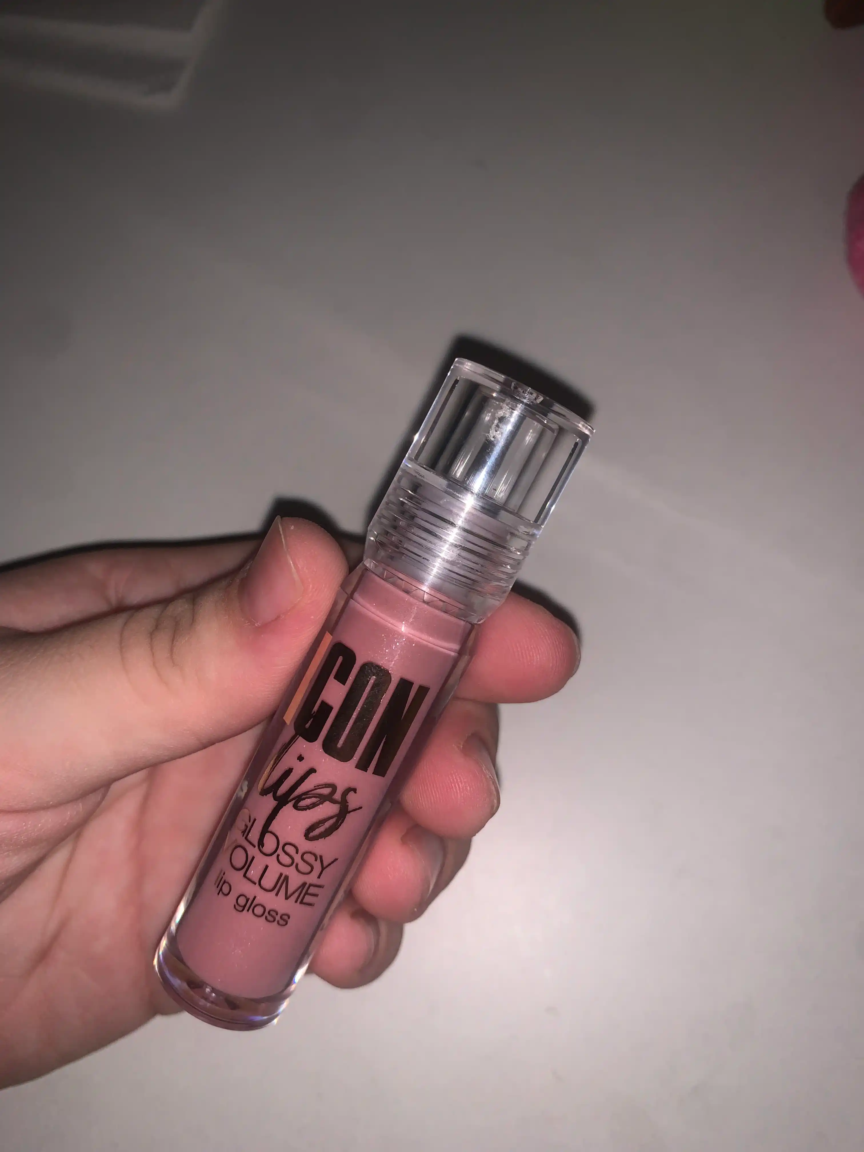 Hajm effekti bilan lab uchun yaltiroqlik LUXVISAGE ICON Lips Glossy Volume, LUXVISAGE