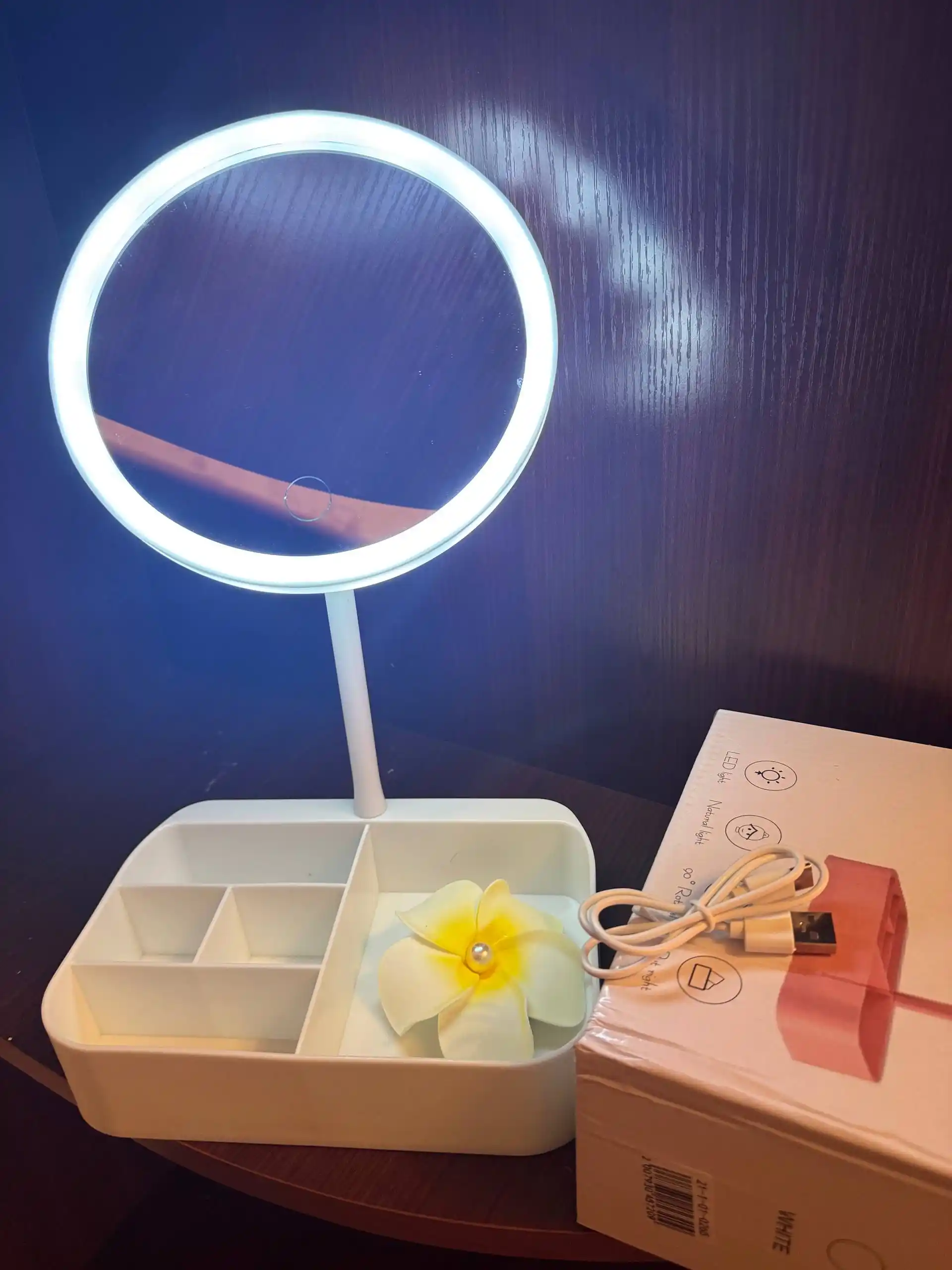 LED зеркало-органайзер USB — косметическое зеркало с подсветкой
