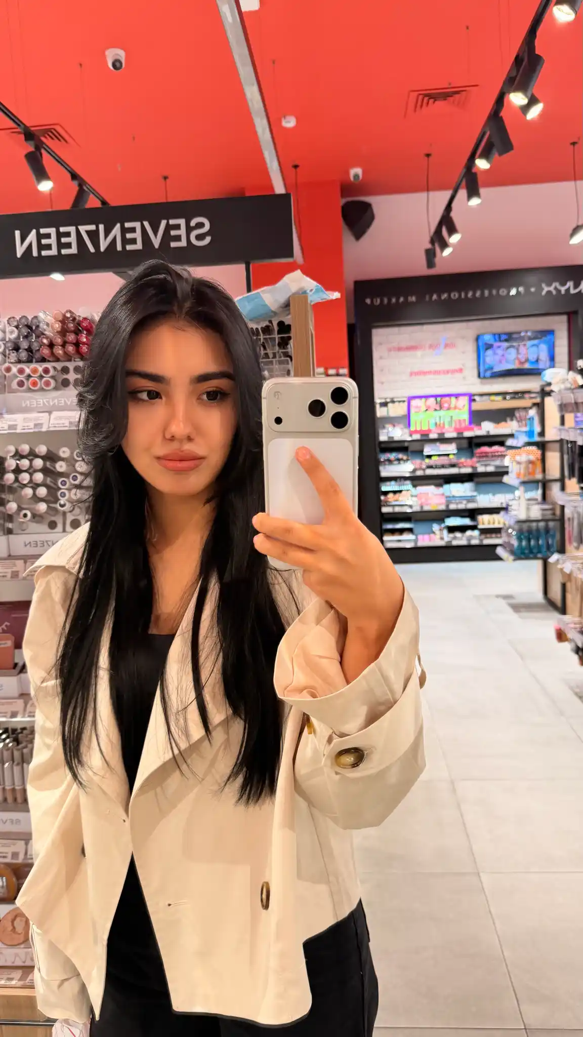 Ayollar uchun vetrovka Selfie