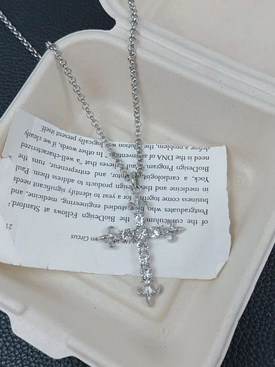 Xoch kulonli zanjir: yurak, atirgul, toj va gul naqshlari, vintaj uslubida