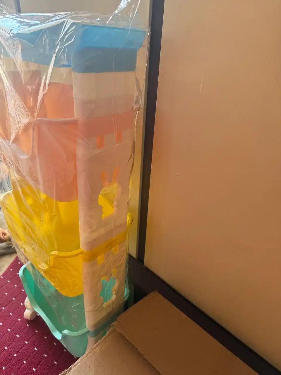 Plastik pol tokcha, g'ildiraklarda oshxona, hammom uchun