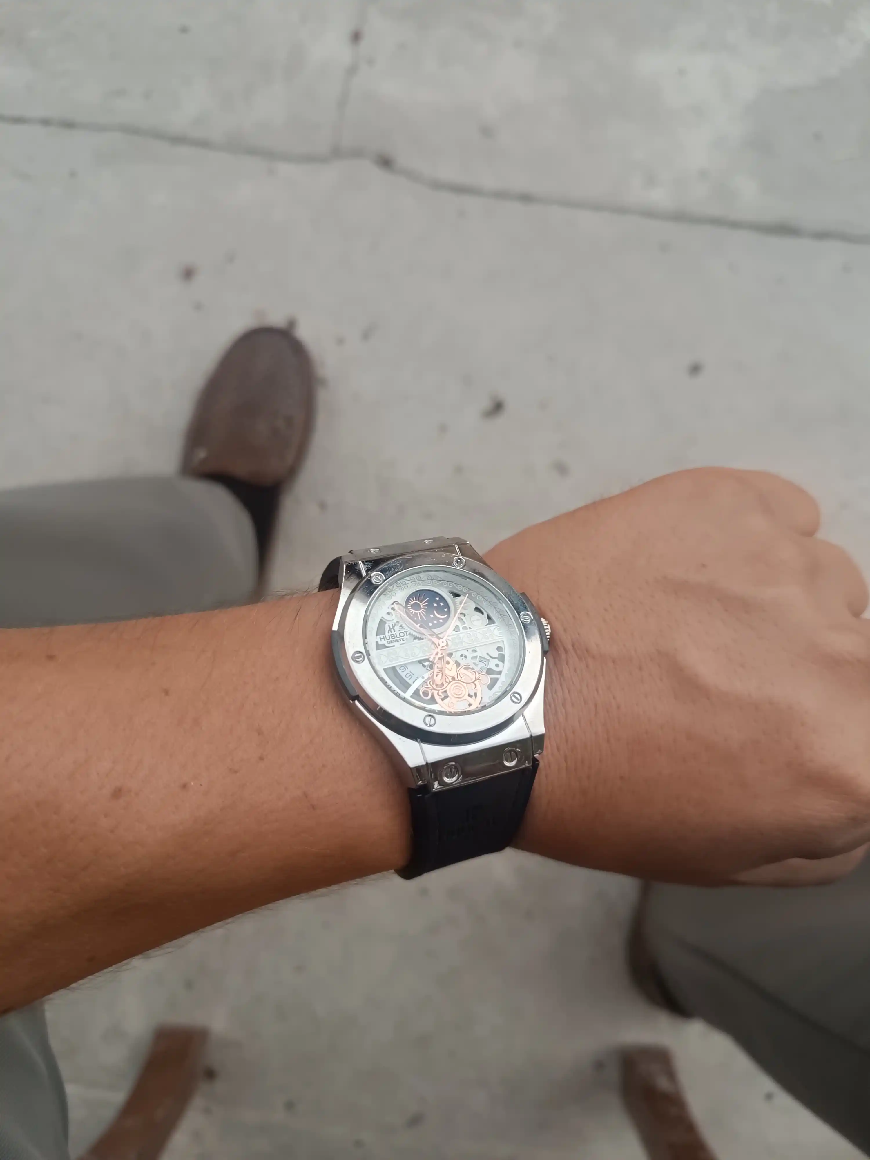 Мужские наручные часы Hublot, кварцевый механизм с индикатором даты