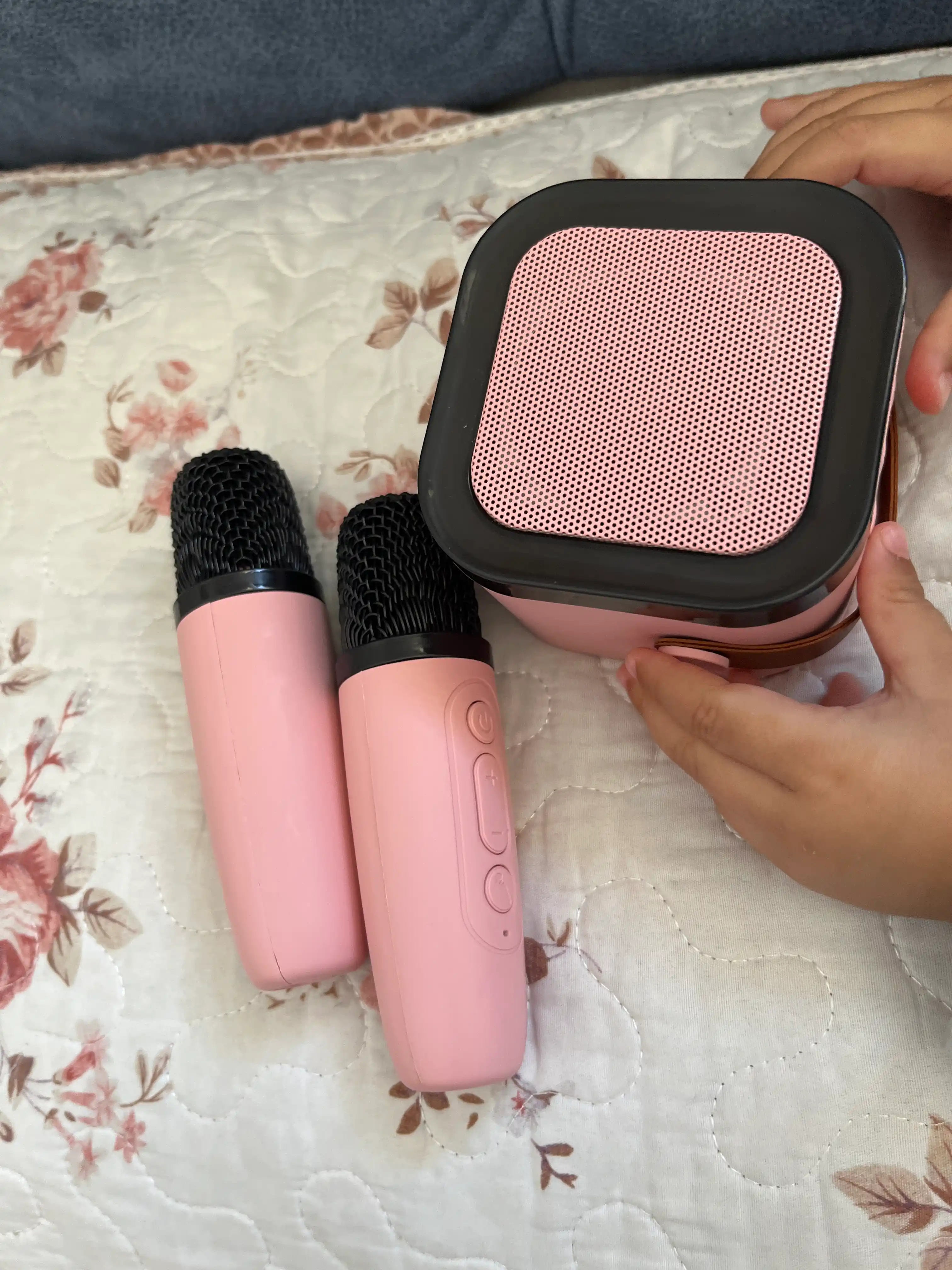 Karaoke uchun 2 ta mikrofonli portativ Bluetooth kalonka K12, karnay, RGB