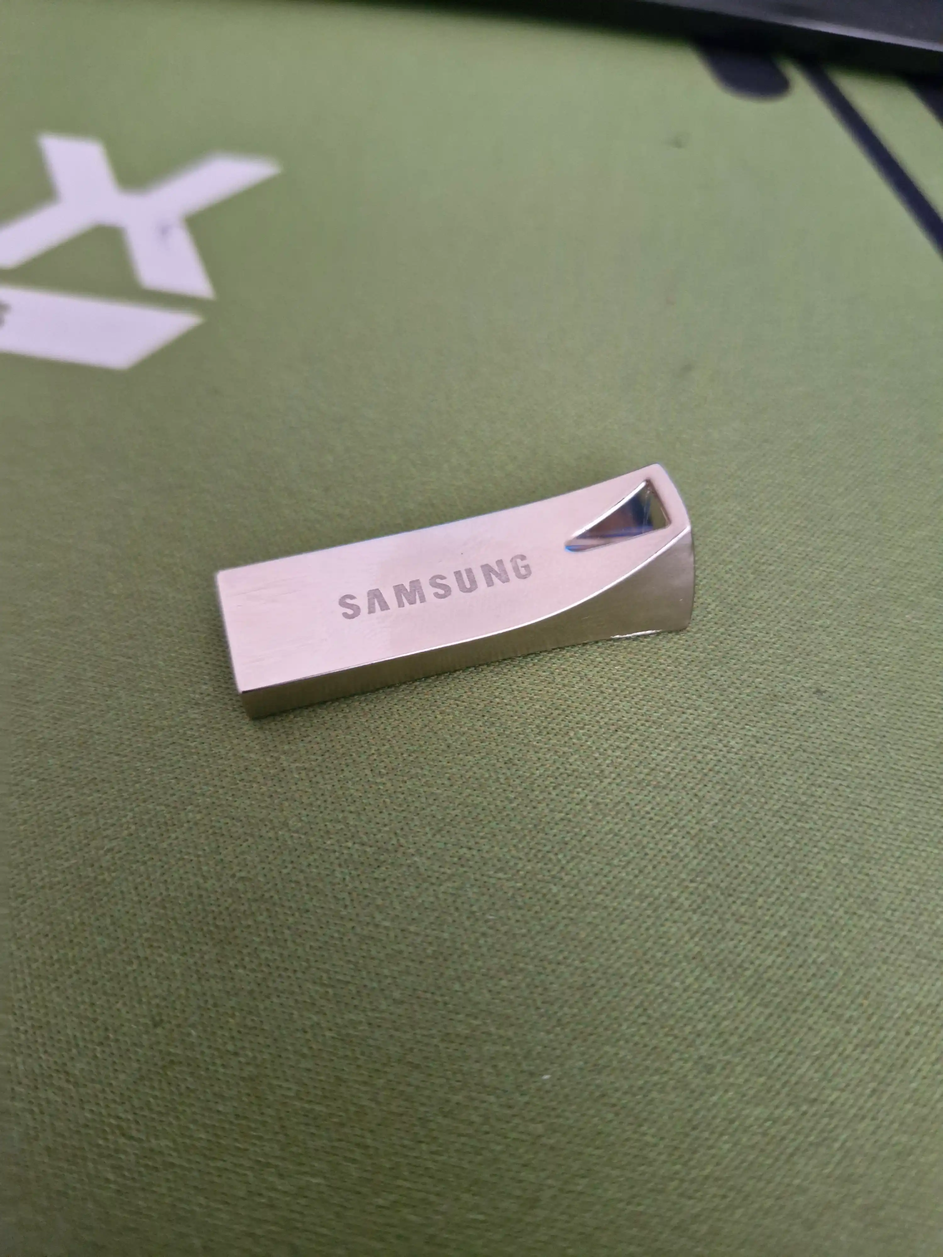 Metall korpusli SanDisk Ultra Luxe USB 3.1 fleshlar turli sig‘imlarda mavjud barcha turlar