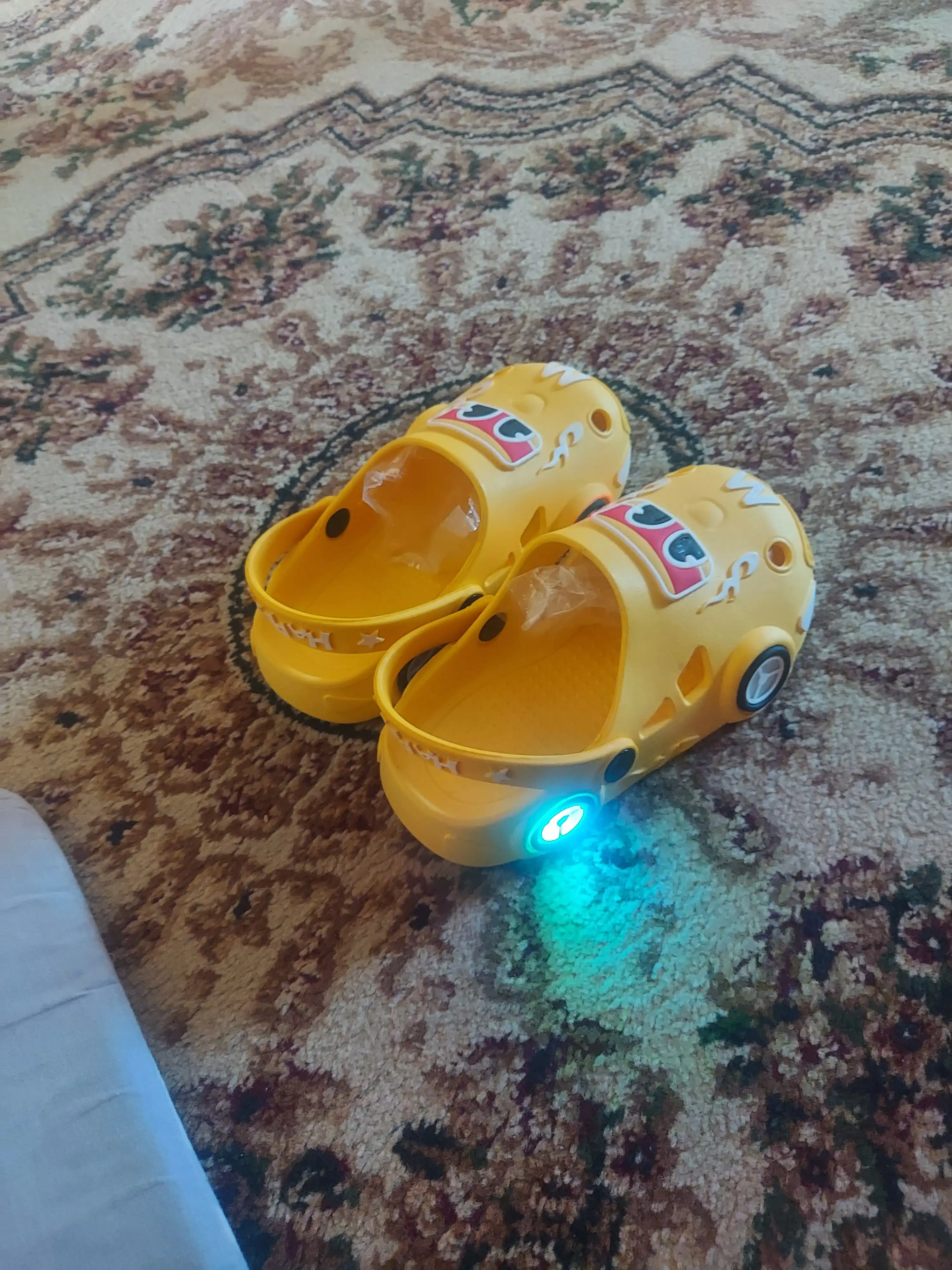 Детские тапочки с подсветкой сабо LED, лёгкие, нескользящие, для мальчиков и девочек 18–29