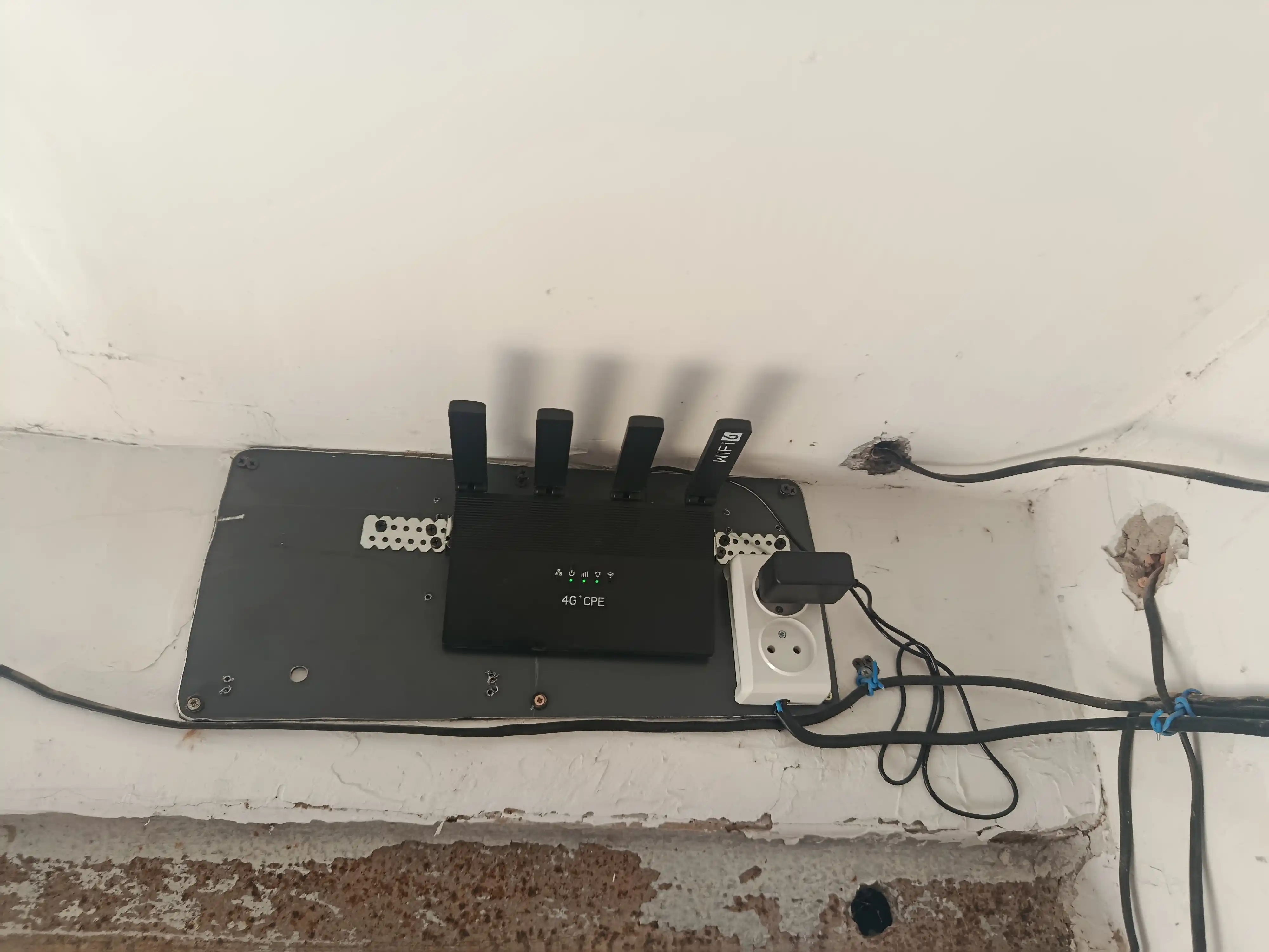 4G+ WIFI6 ONXT CPE-906-E SIM-karta orqali Ishlaydigan router