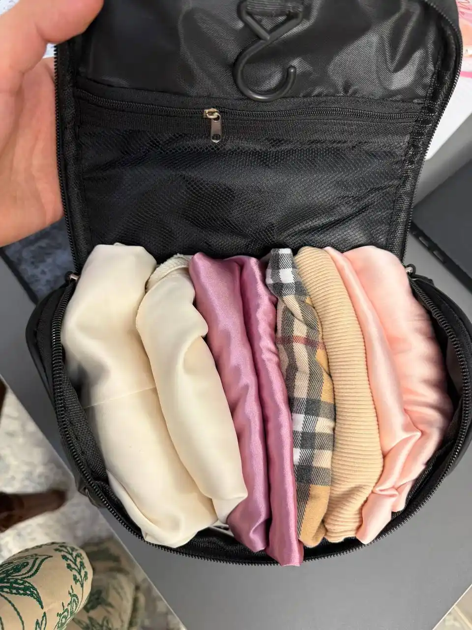 Shaffof sayohat kosmetik sumkasi