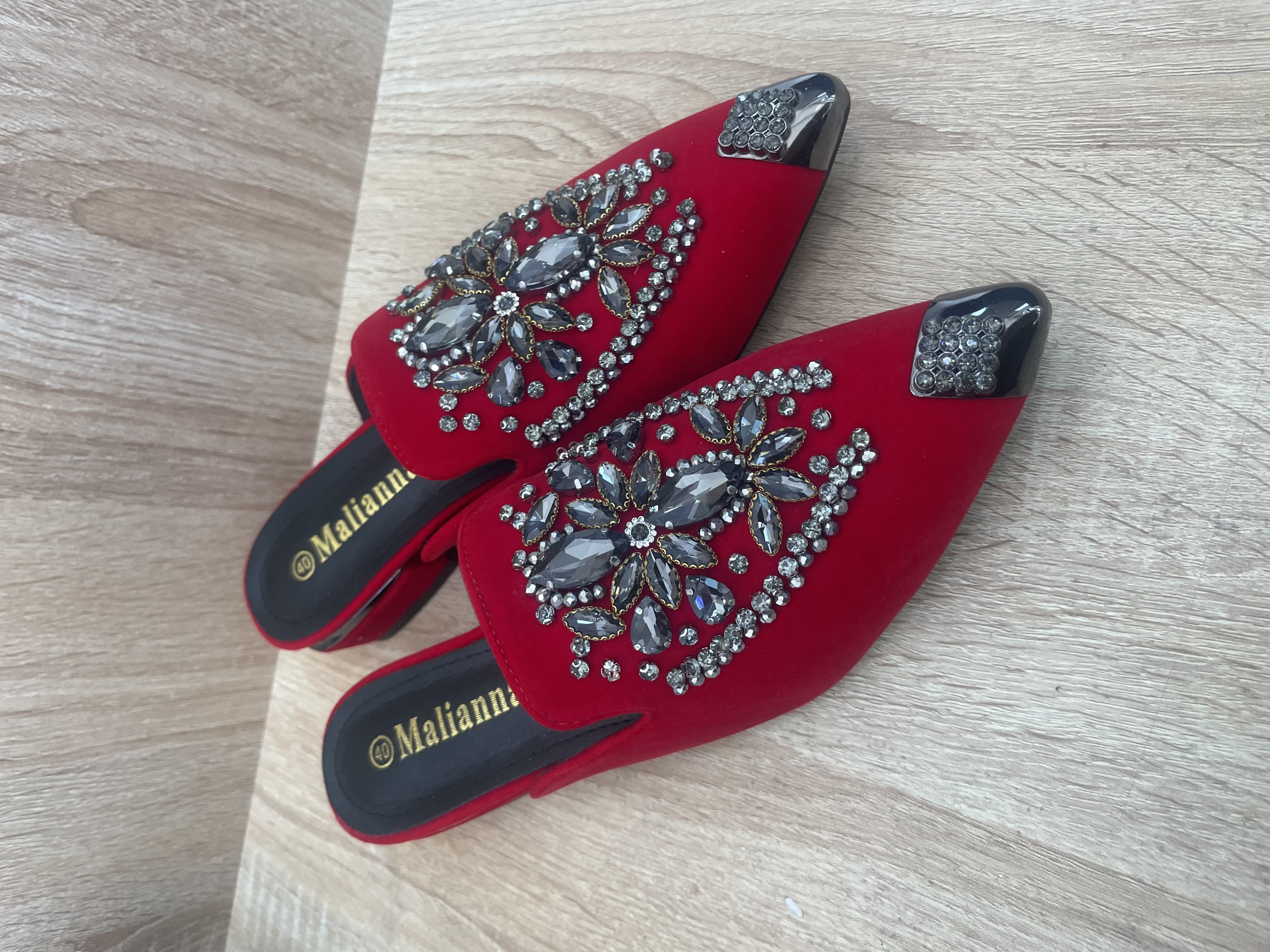 MALIANNA 871-248 flanel ustki qismli ayollar myulisi, 3 sm poshna, 3 rang, 36–40