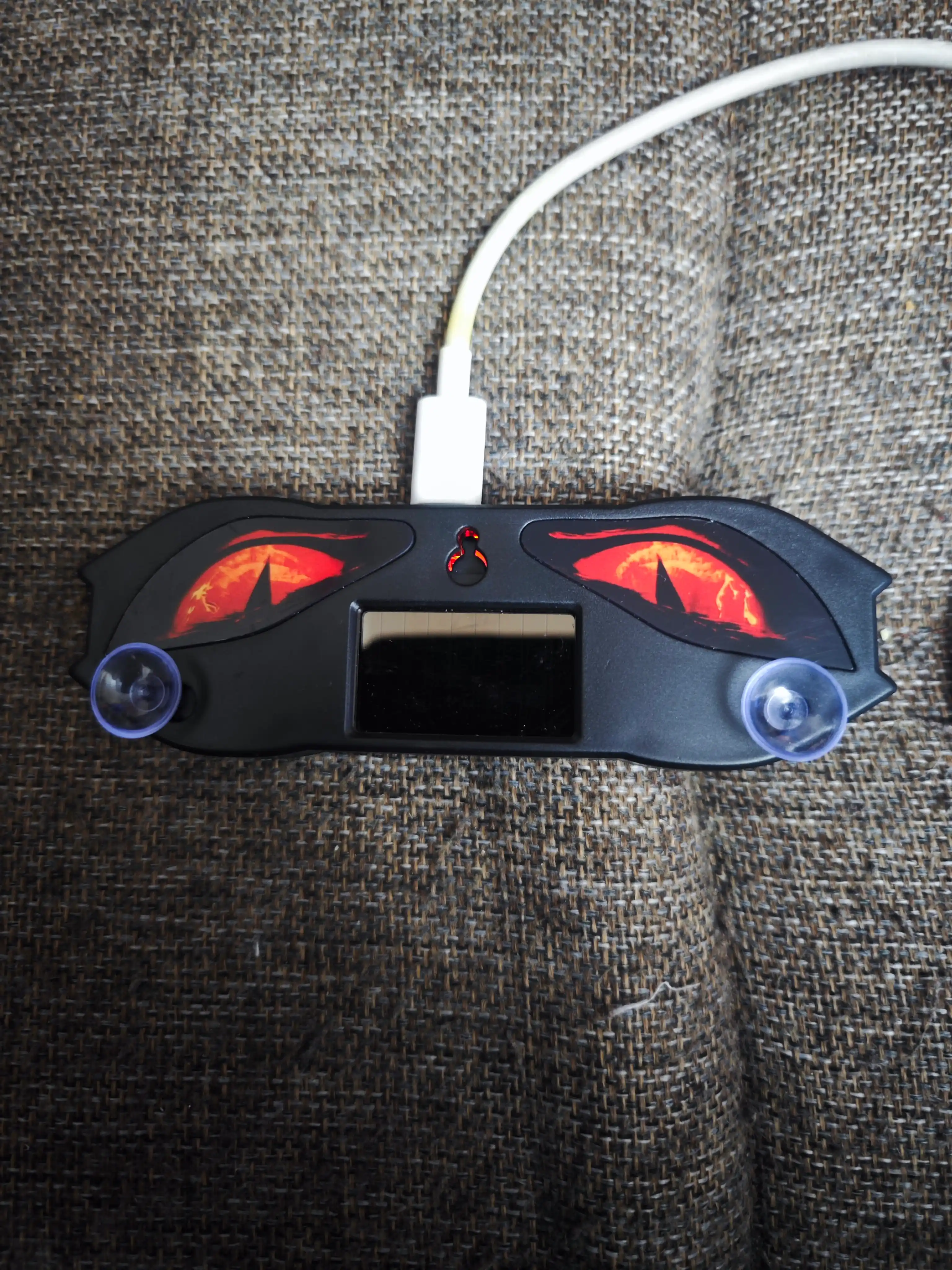 Quyosh panellari bilan ishlaydigan avtomobil oynasining LED yoritgichi