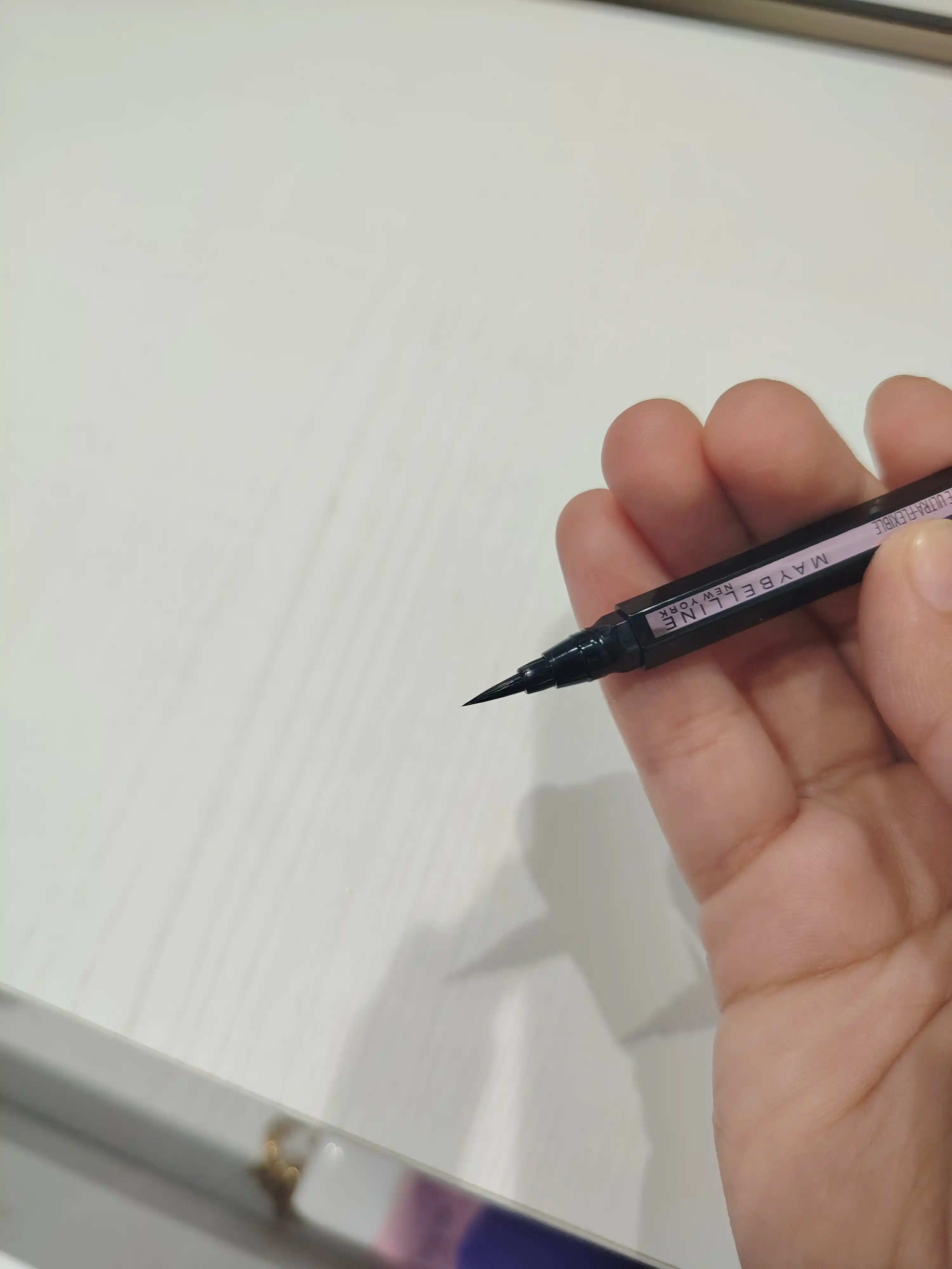 Ko'z uchun podvodka Maybelline New York Hyper Easy, rang 80 qora