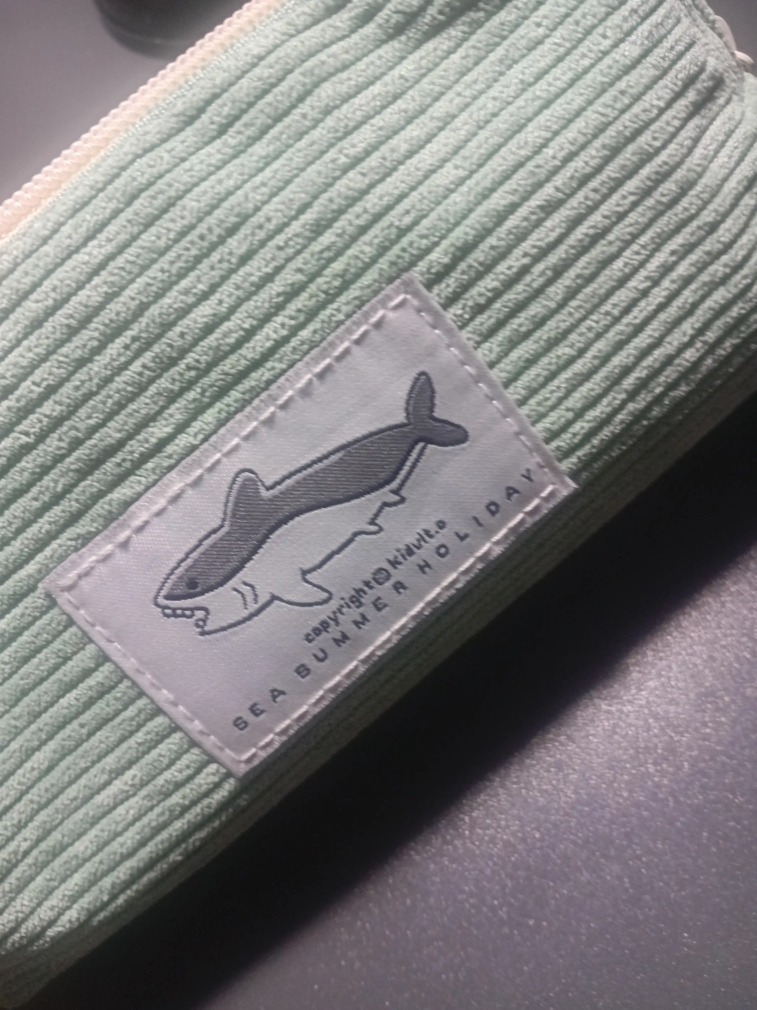 Maktabda ishlatiladigan velvet qalamdon