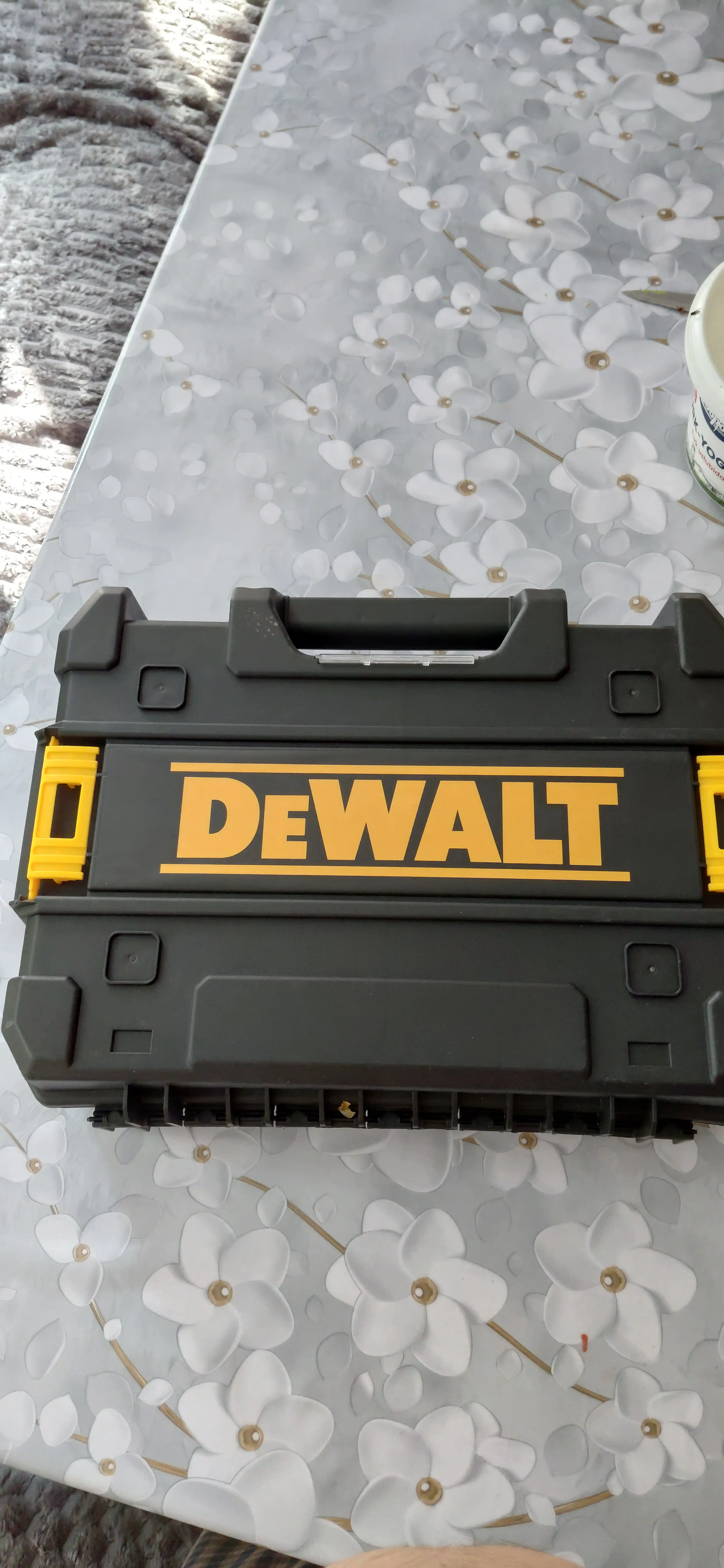 Лазерный уровень 4D Dewalt D16, со стойкой