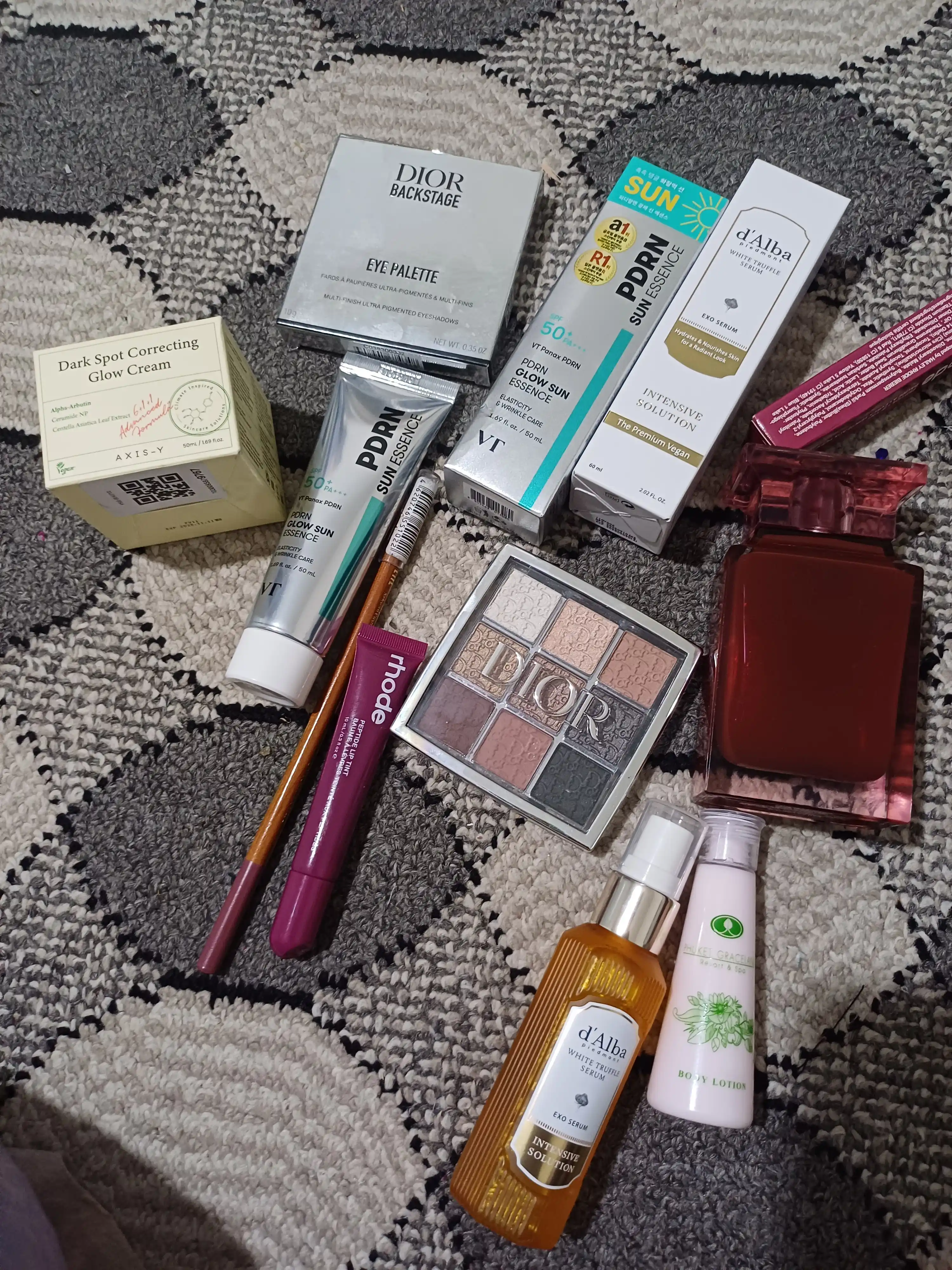 VT PDRN Glow Sun Essence SPF50+ PA++++ — сияющая солнцезащитная эссенция