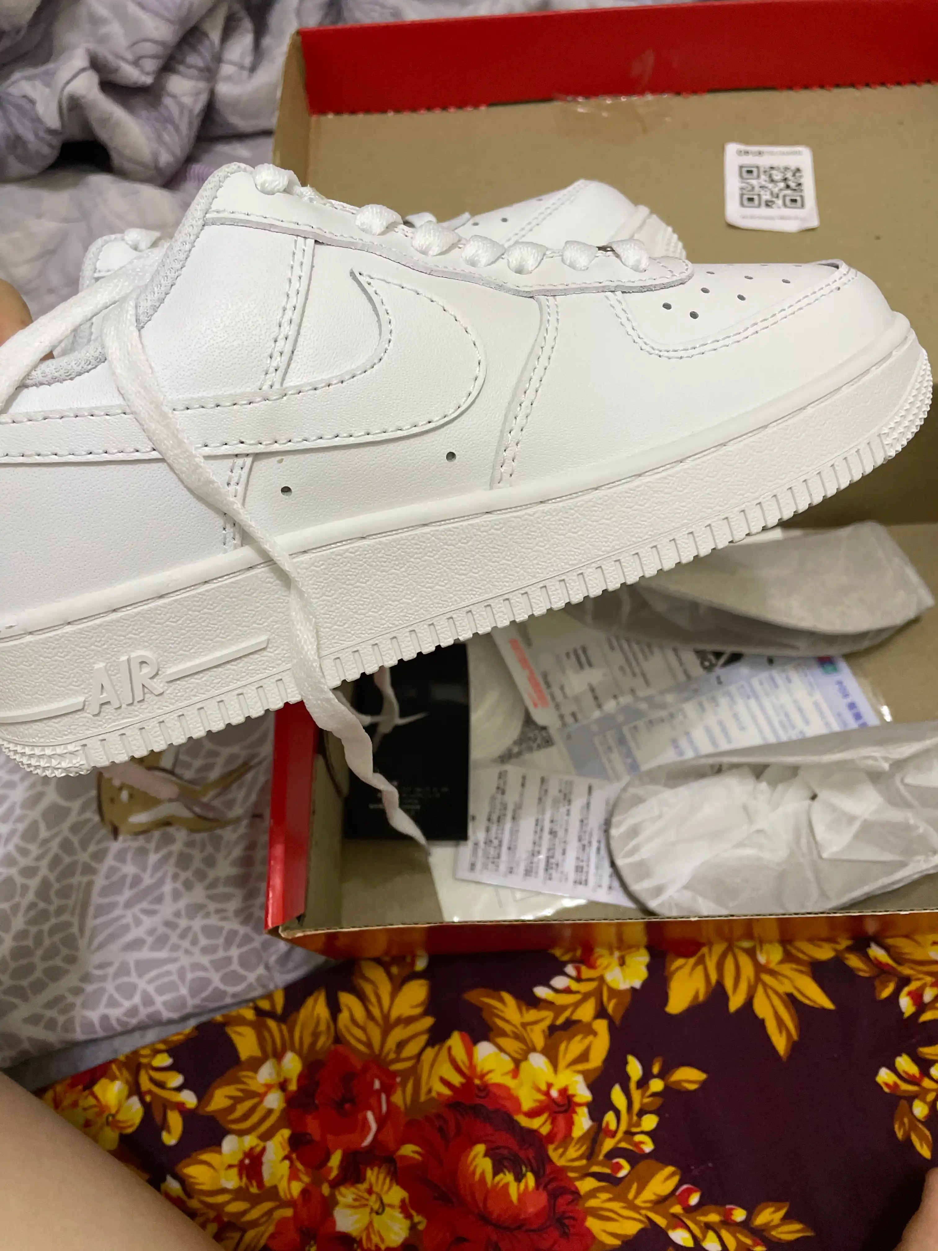 Nike Air Force 1 Classic – Oq rangli universal krossovkalar karobka hujjatlari bilan