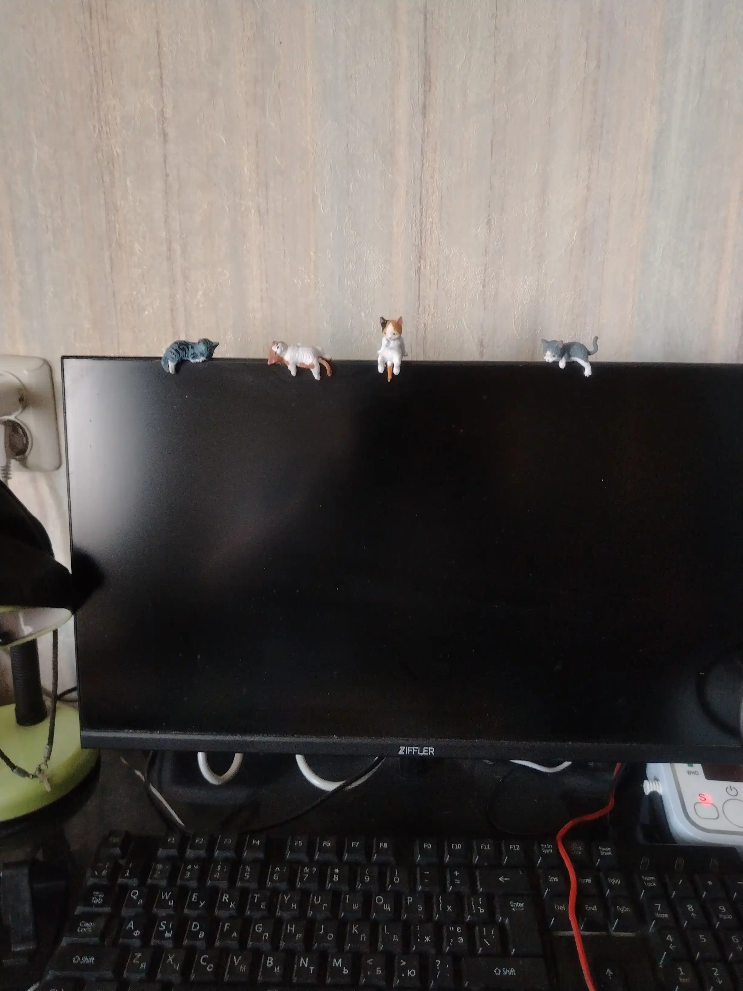 Telefon uchun ilgak Yopishqoq mushukchalar, 1 ta tasodifiy o‘yinchoq