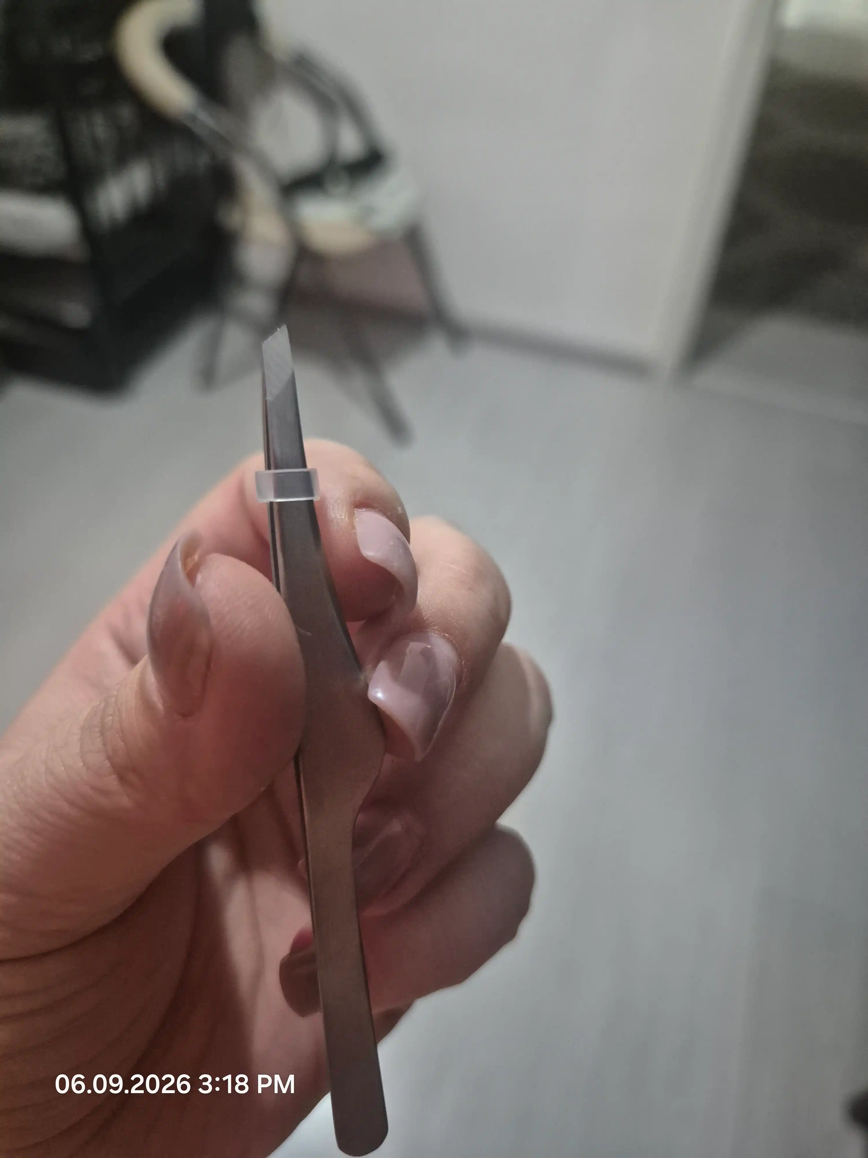 Qosh va kipriklar uchun pinset, professional