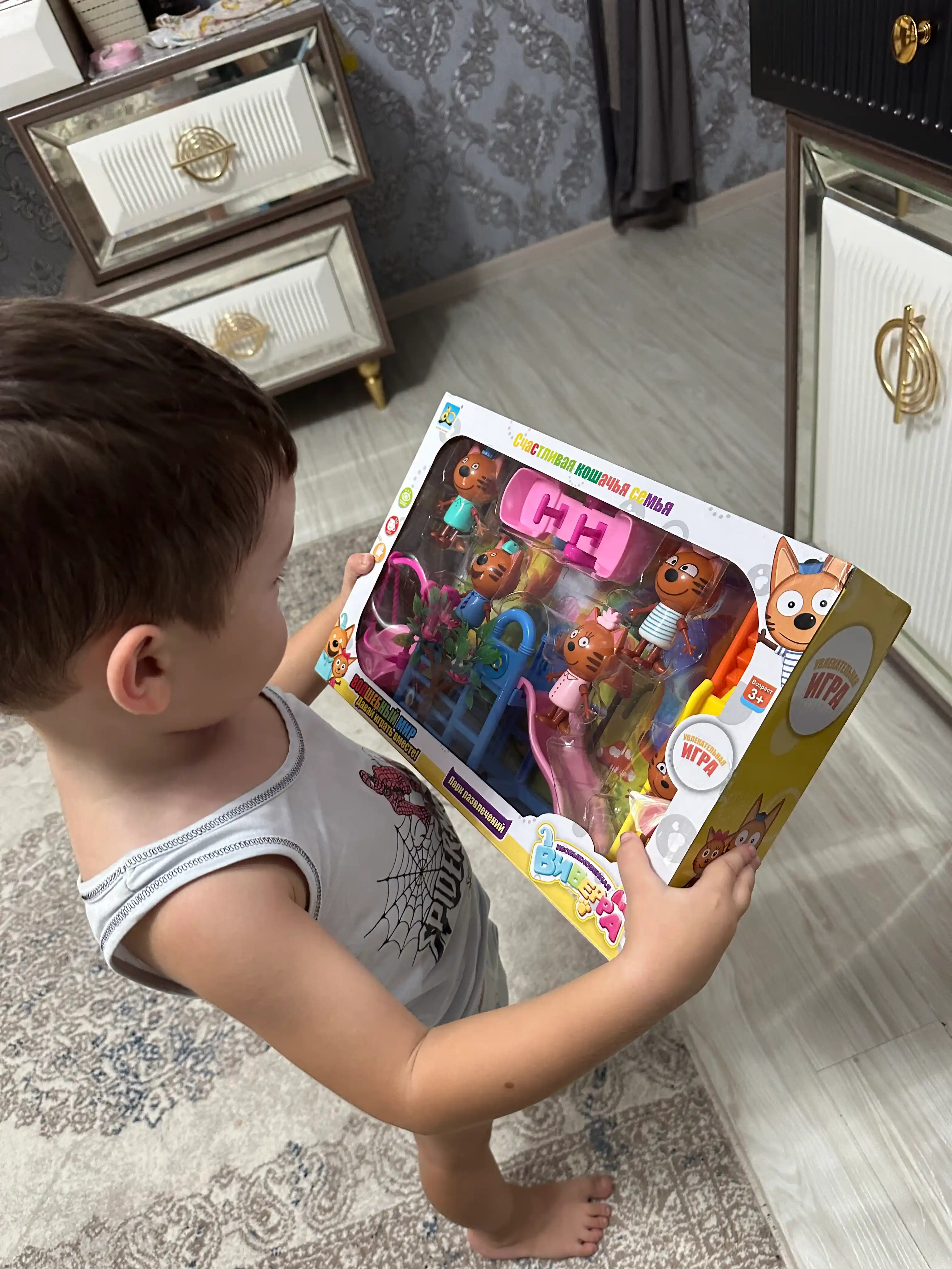Tri Kotu Figurali O‘yinchoq To‘plami va Attraksion Seti Bolalar Uchun Family Toy