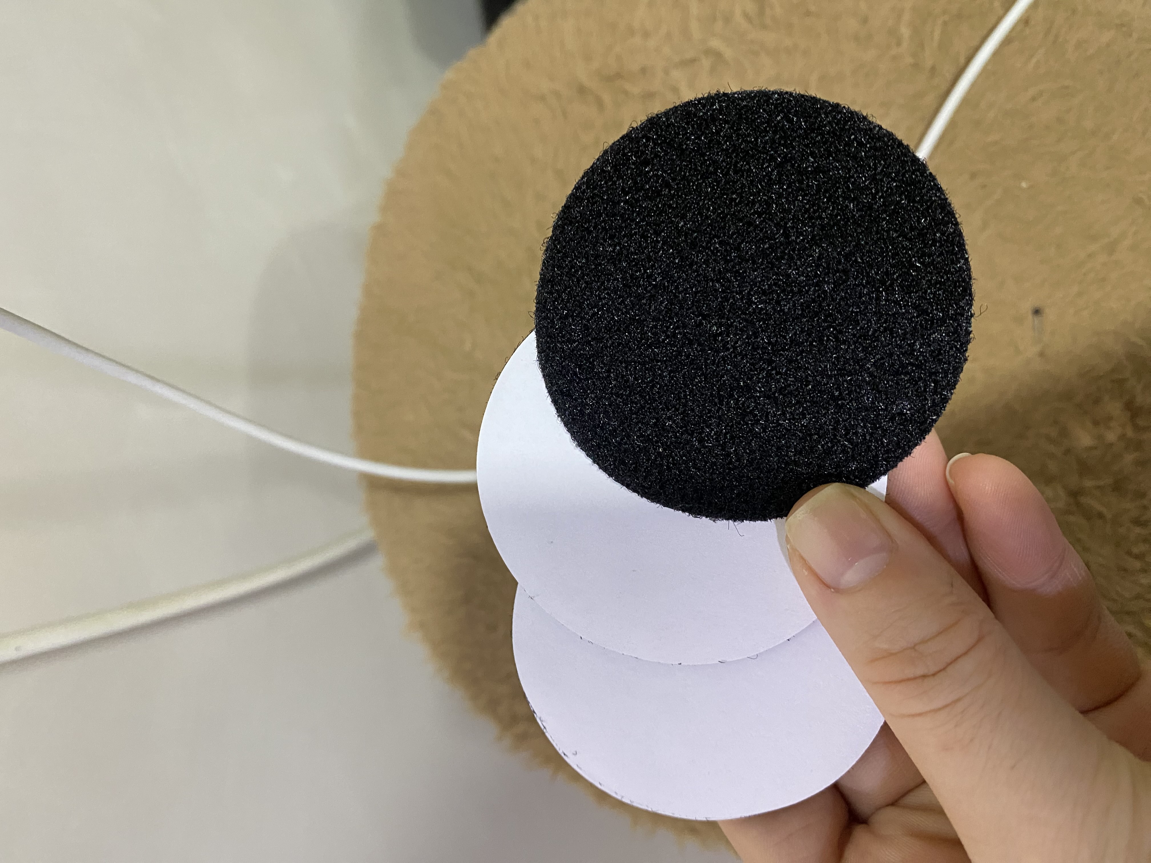 Gilam uchun 60 mm li yopishqoq fiksator - o‘zi yopishadigan dumaloq Velcro, sirpanish