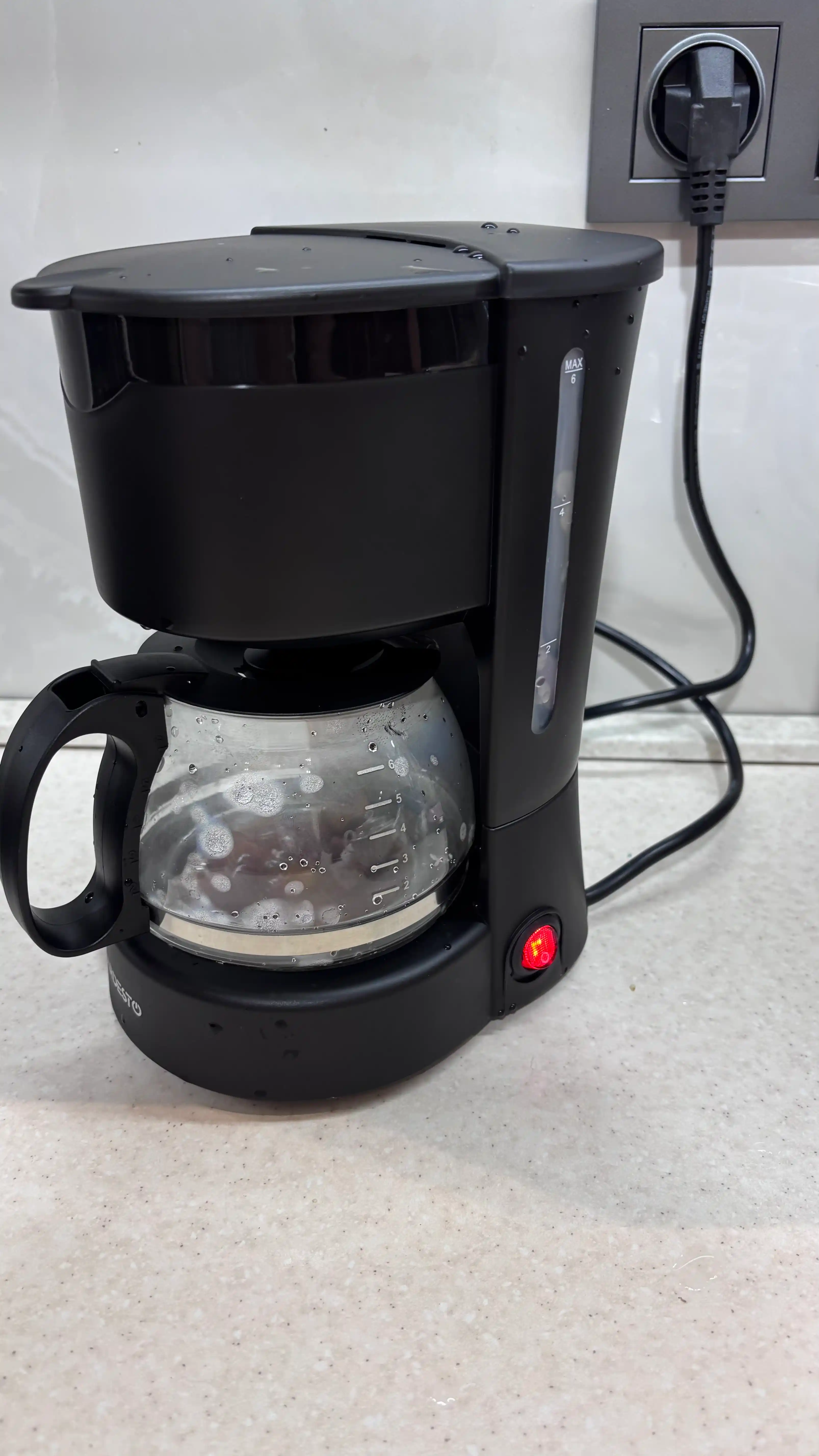 ARDESTO YCM-D060 tomchilatib qahva qaynatgich, hajmi 600 ml, tejamkor energiya sarfi 650Vt