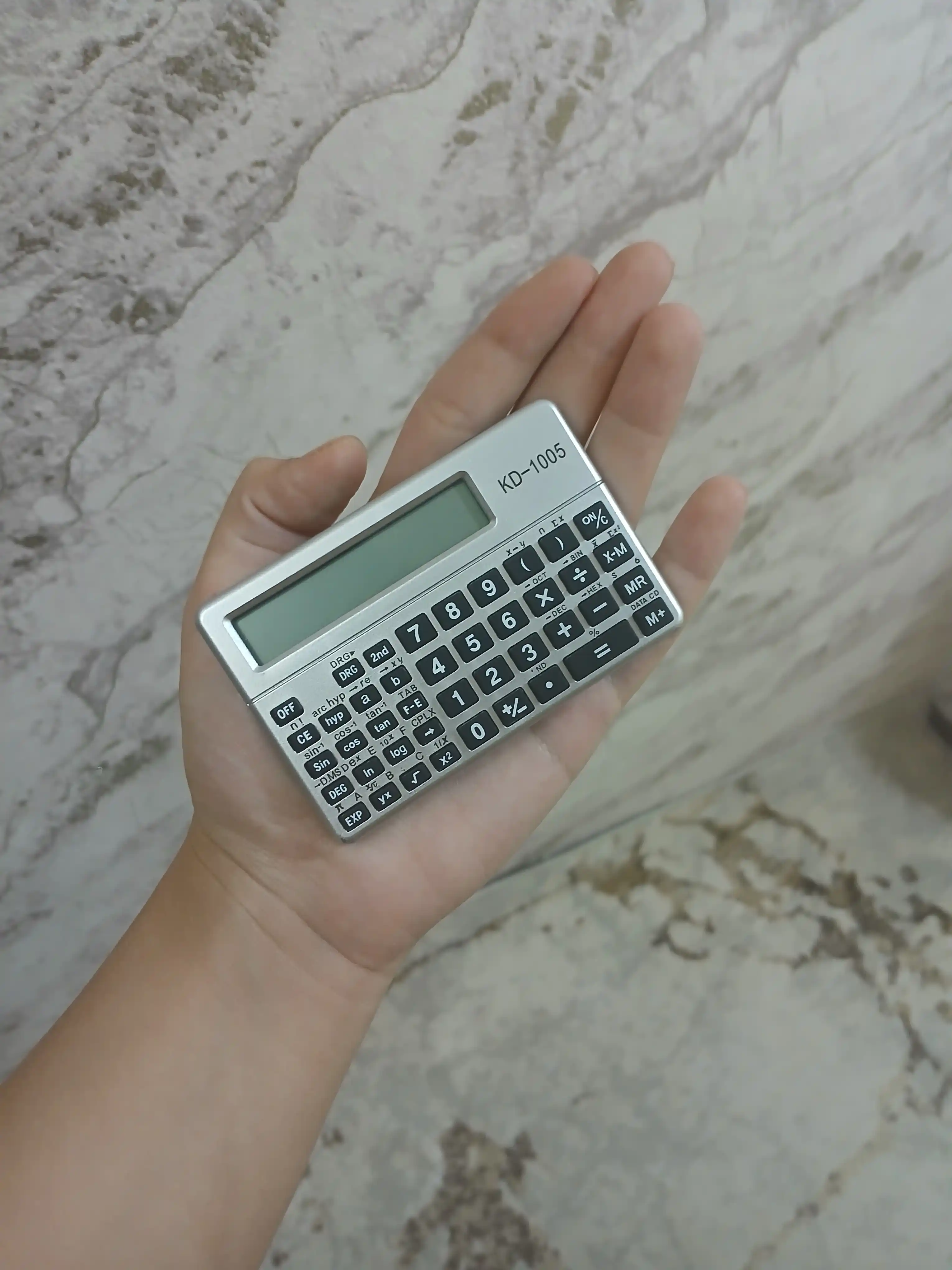 Cho'ntak kalkulyatori quti bilan abituriyentlar uchun