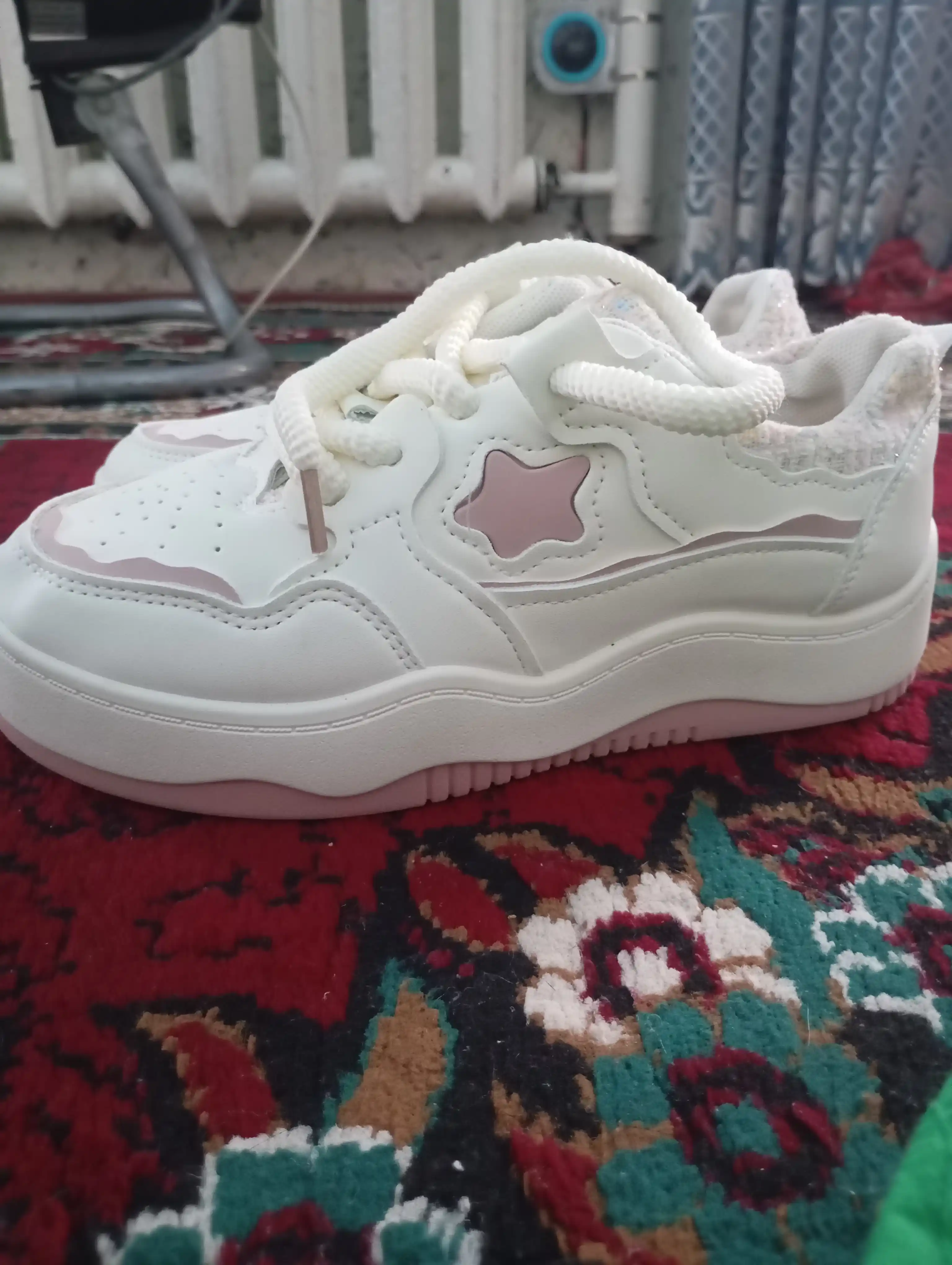 Ayollar uchun krossovkalar - qulay va zamonaviy, kundalik kiyish uchun