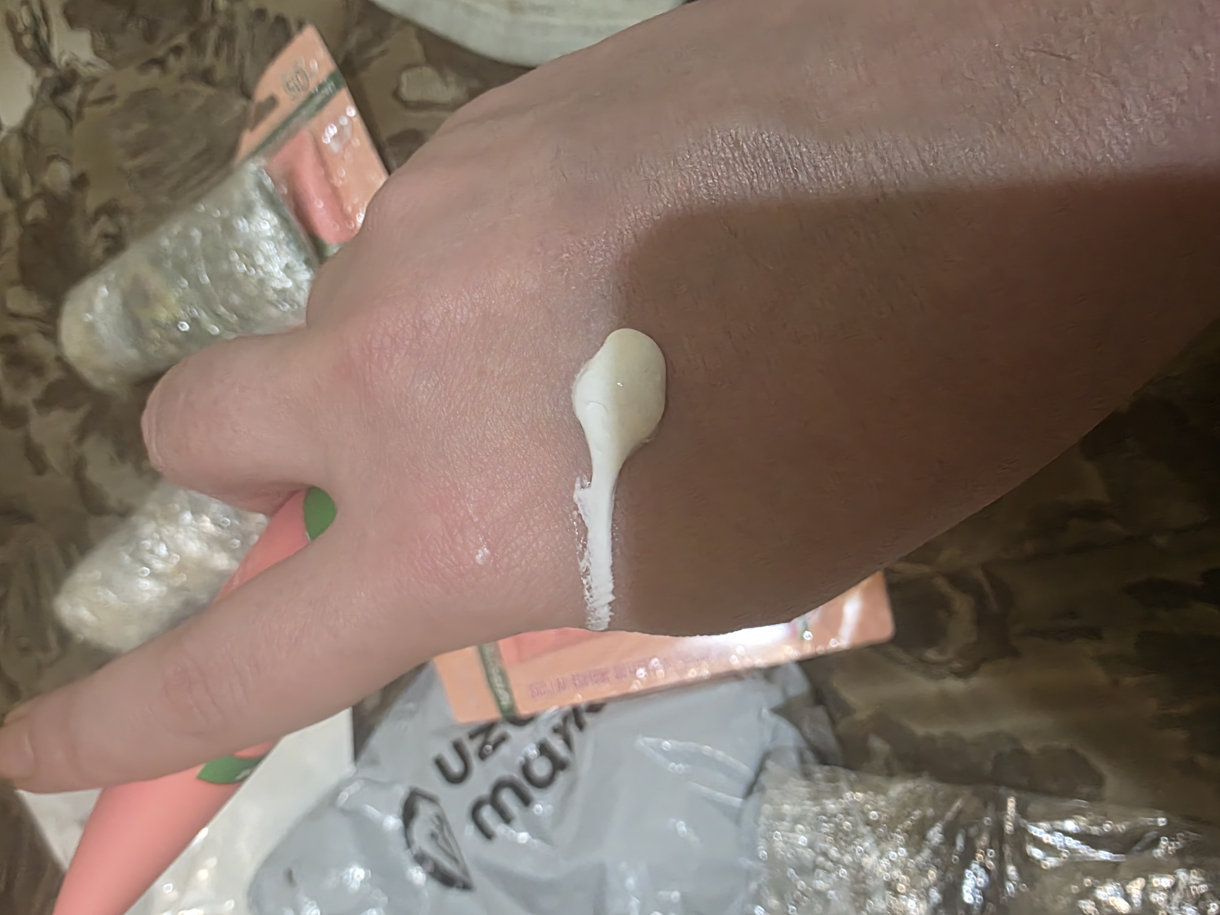Tarvuz ekstraktli Kormesic oqartiruvchi quyoshdan himoyalovchi krem (SPF50+ PA+++), 30ml