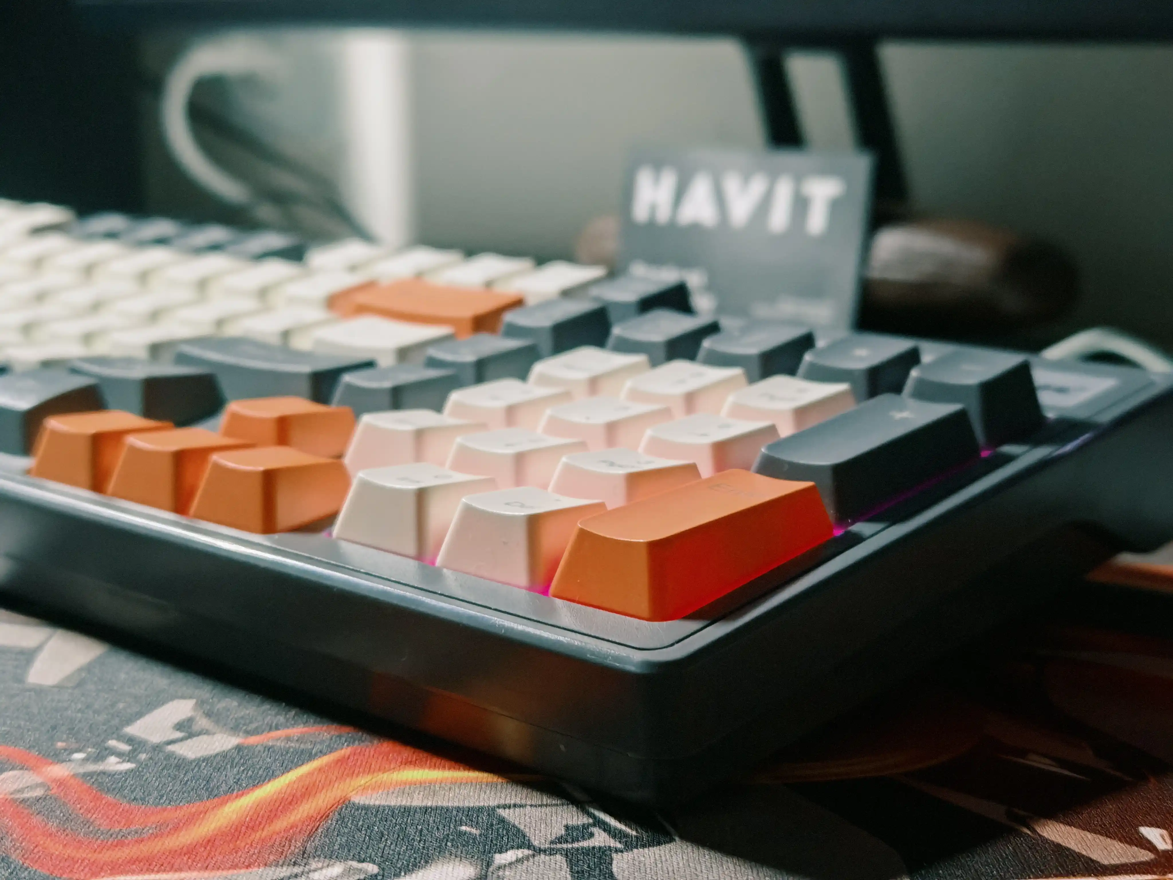 O'yin klaviaturasi simli KM800, 98 tugmali, RGB yoritgichli+sichqoncha
