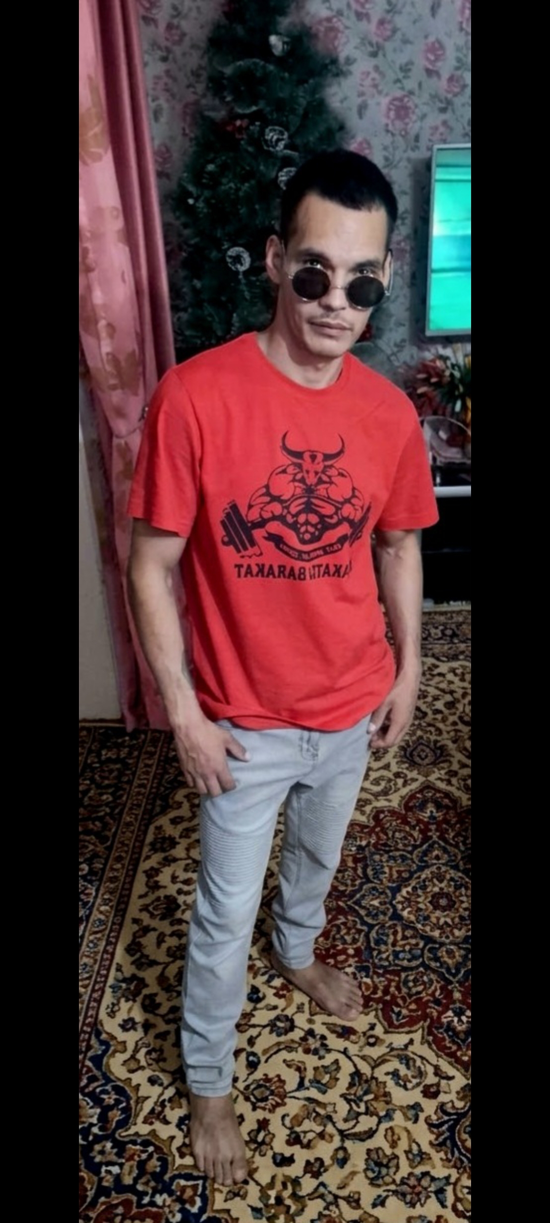 Erkaklar futbolkasi — paxtali  futbolka, printli, qizil / to‘q ko‘k