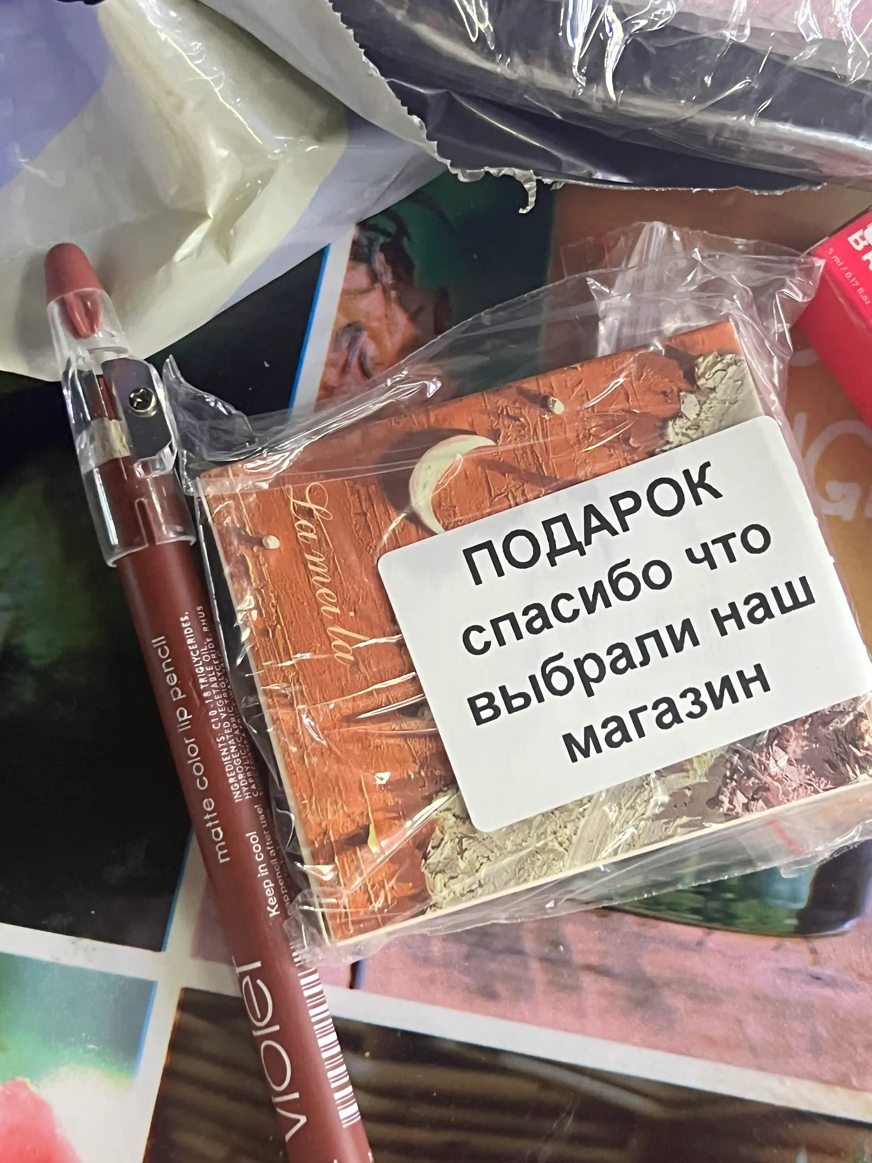 Карандаш для губ матовый стойкий с точилкой