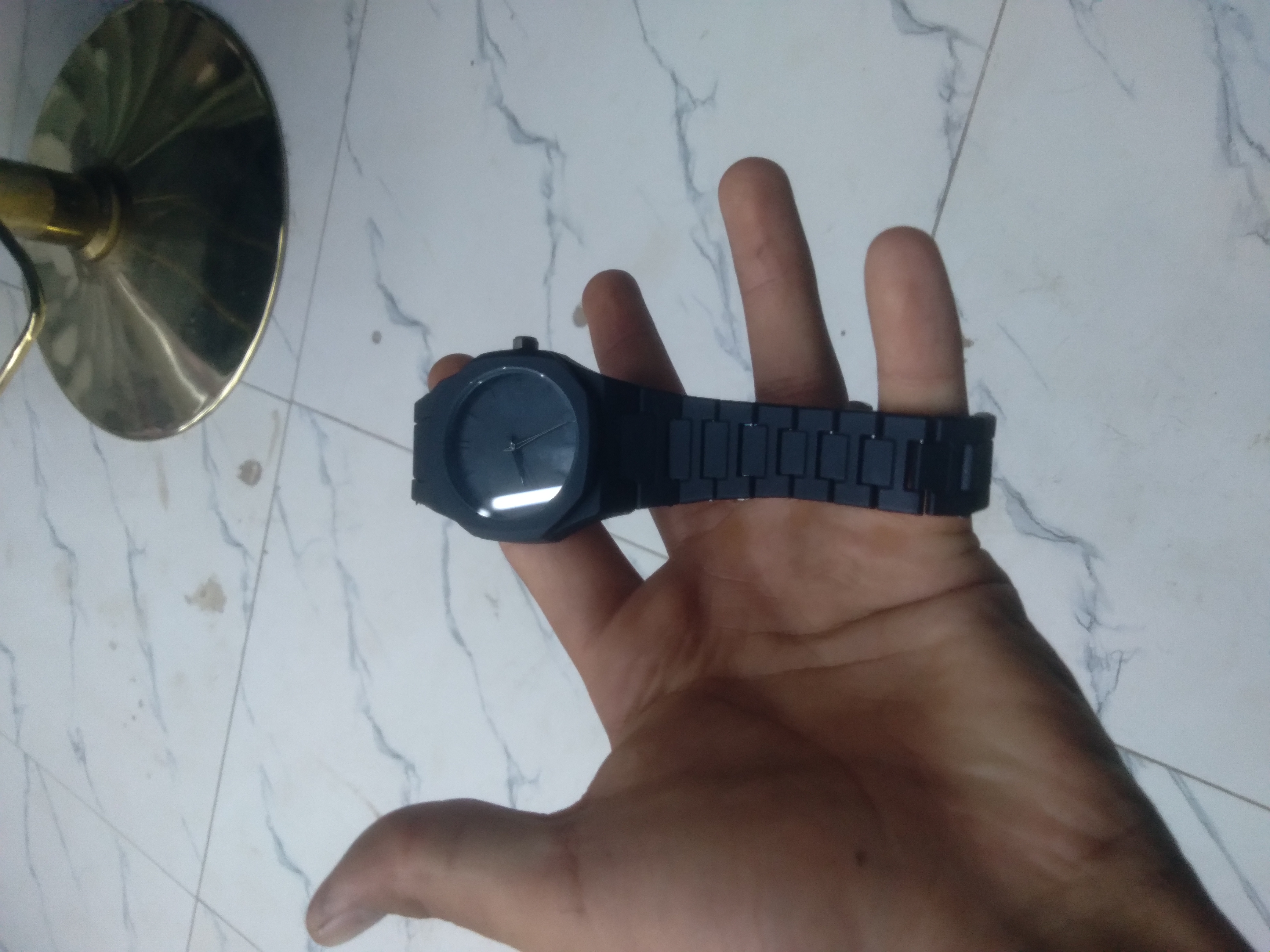 Aura Shadow Black - erkaklar soati, minimalizm uslubida