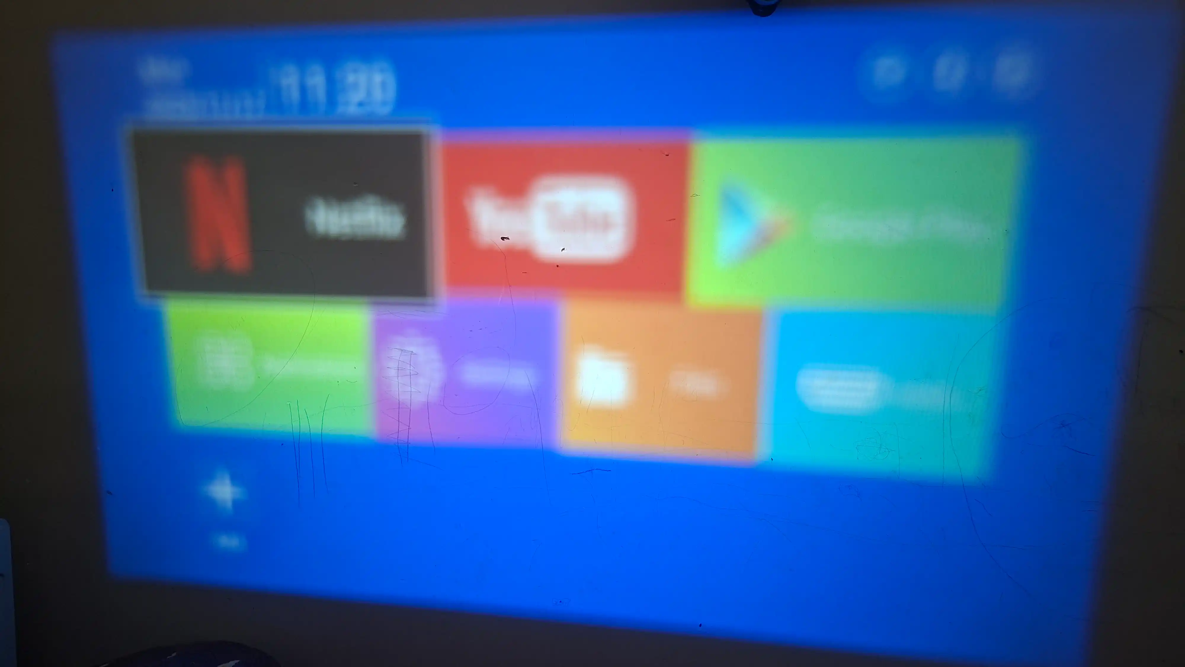 Проектор умный Android LED Full HD 1080p с Wi-Fi и Bluetooth