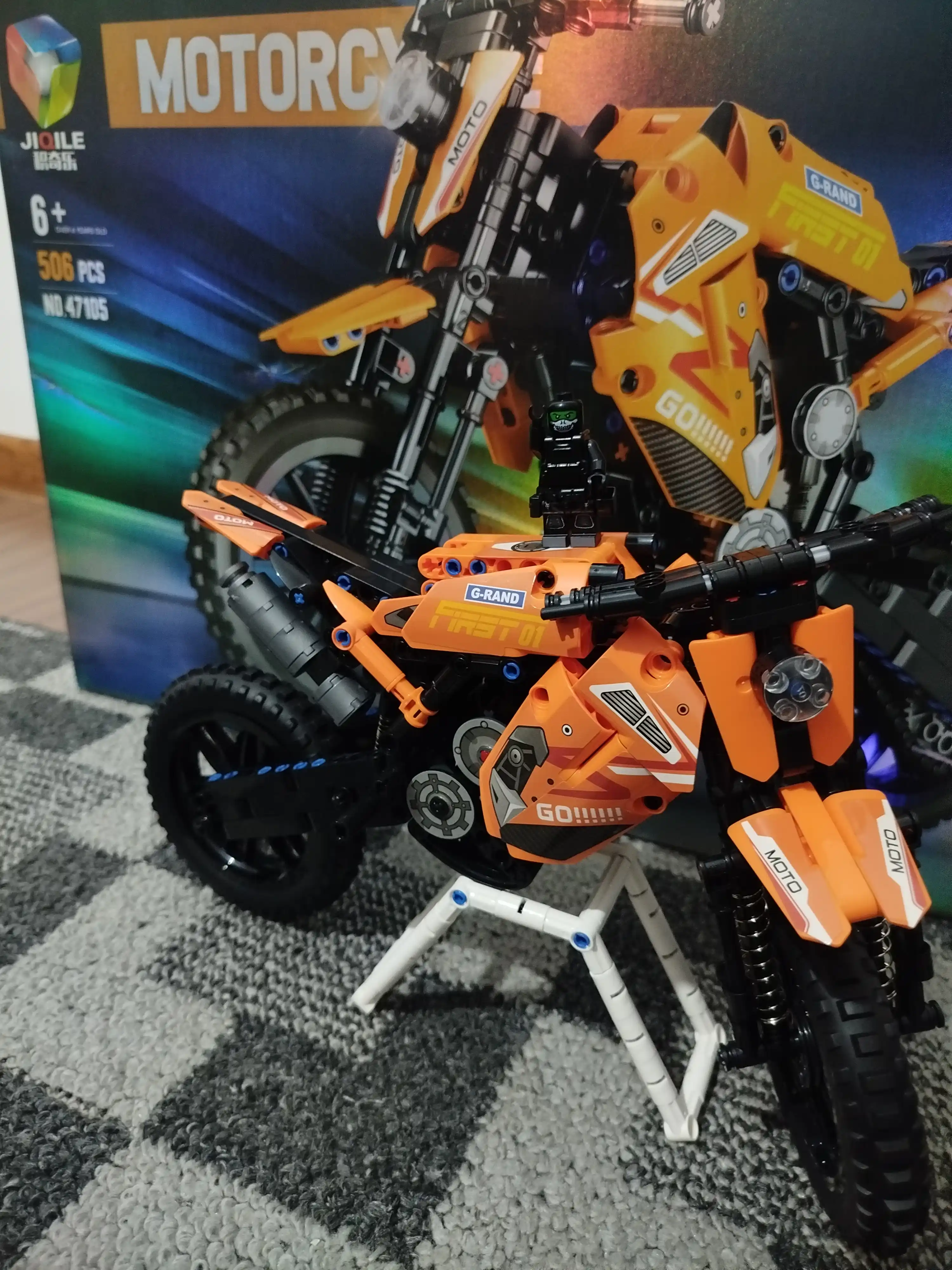 Lego konstruktor transport vositalari – sport avtomobil, Formula 1 va mototsikl